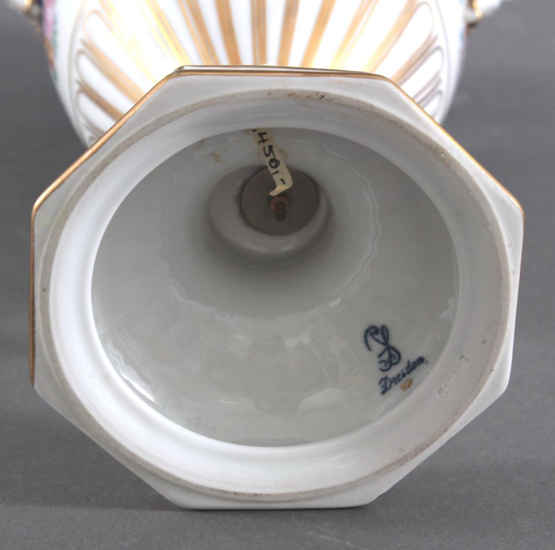 Prunkvolle Potschappel Dresdner Schlangenhenkel-VasePorzellan, weiß glasiert. Auf oktogonalem - Bild 6 aus 6