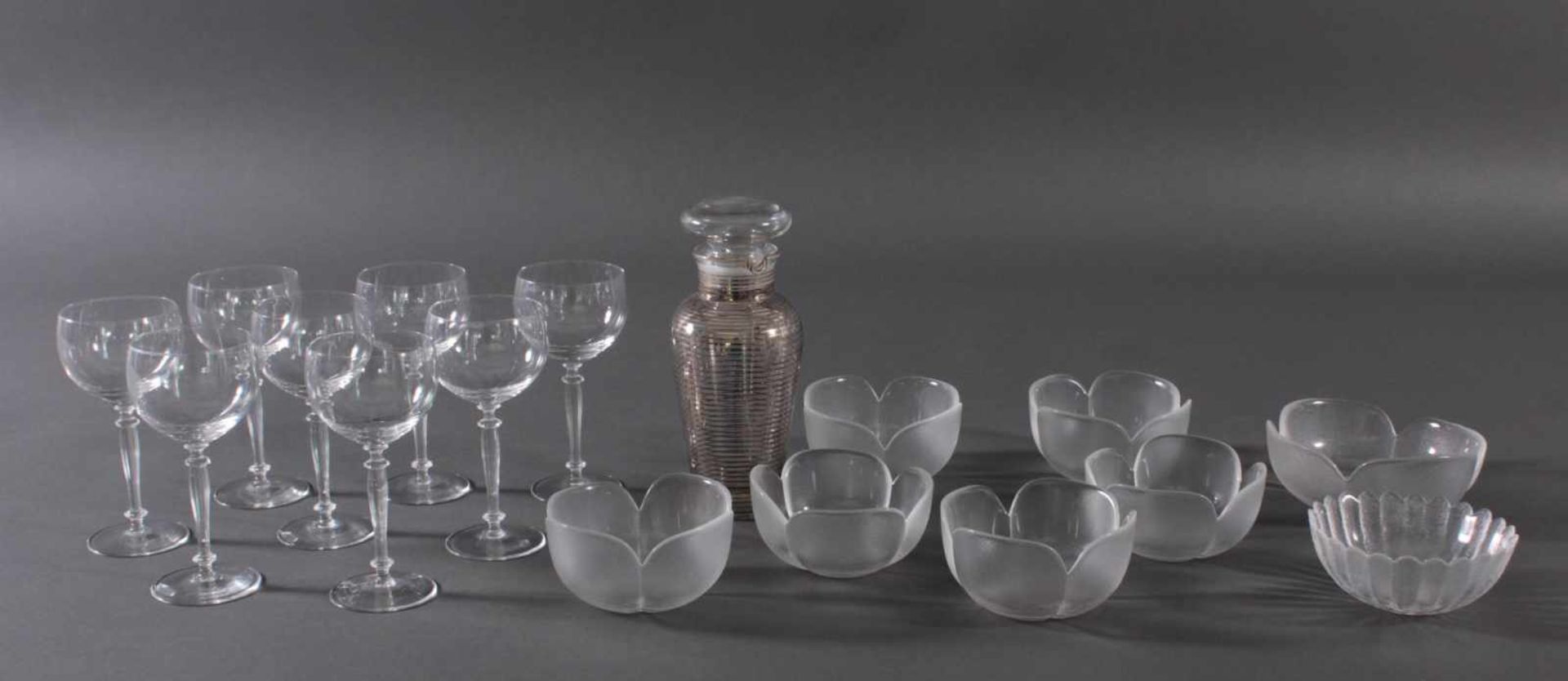 17 Teile unterschiedliche GläserFarbloses Glas. 8 Rosenthal-Obstschalen, dickwandig mattiertes Glas,
