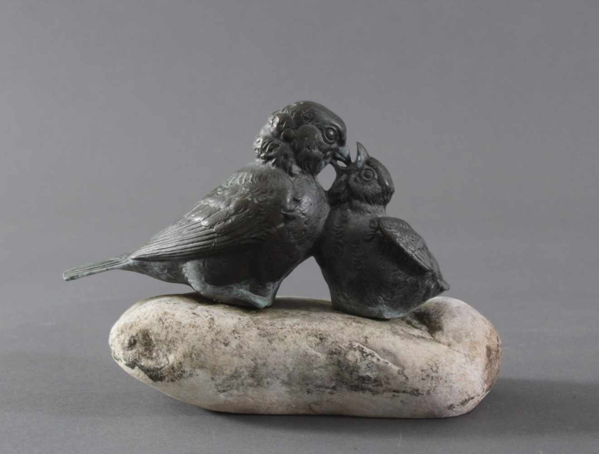 Philipp Basche, Tierplastik "Spatz mit Jungen beim Füttern"Bildhauer des 20. Jh., Skulptur aus
