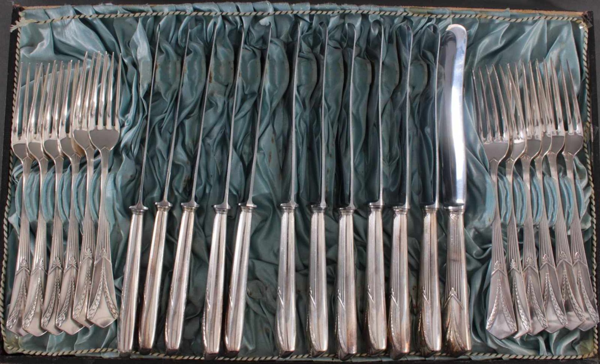 WMF Gabeln und Messer um 1900, versilbert24 Stück in der original Schatulle (starke Gebrauchsspuren, - Bild 2 aus 4