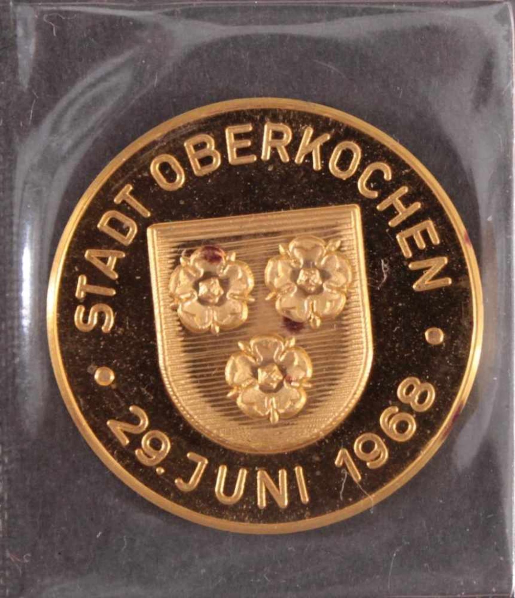 Goldmedaille Stadt Oberkochen 26. Juni 1986Eingeschweißte Medaille, Durchmesser ca. 26 mm,
