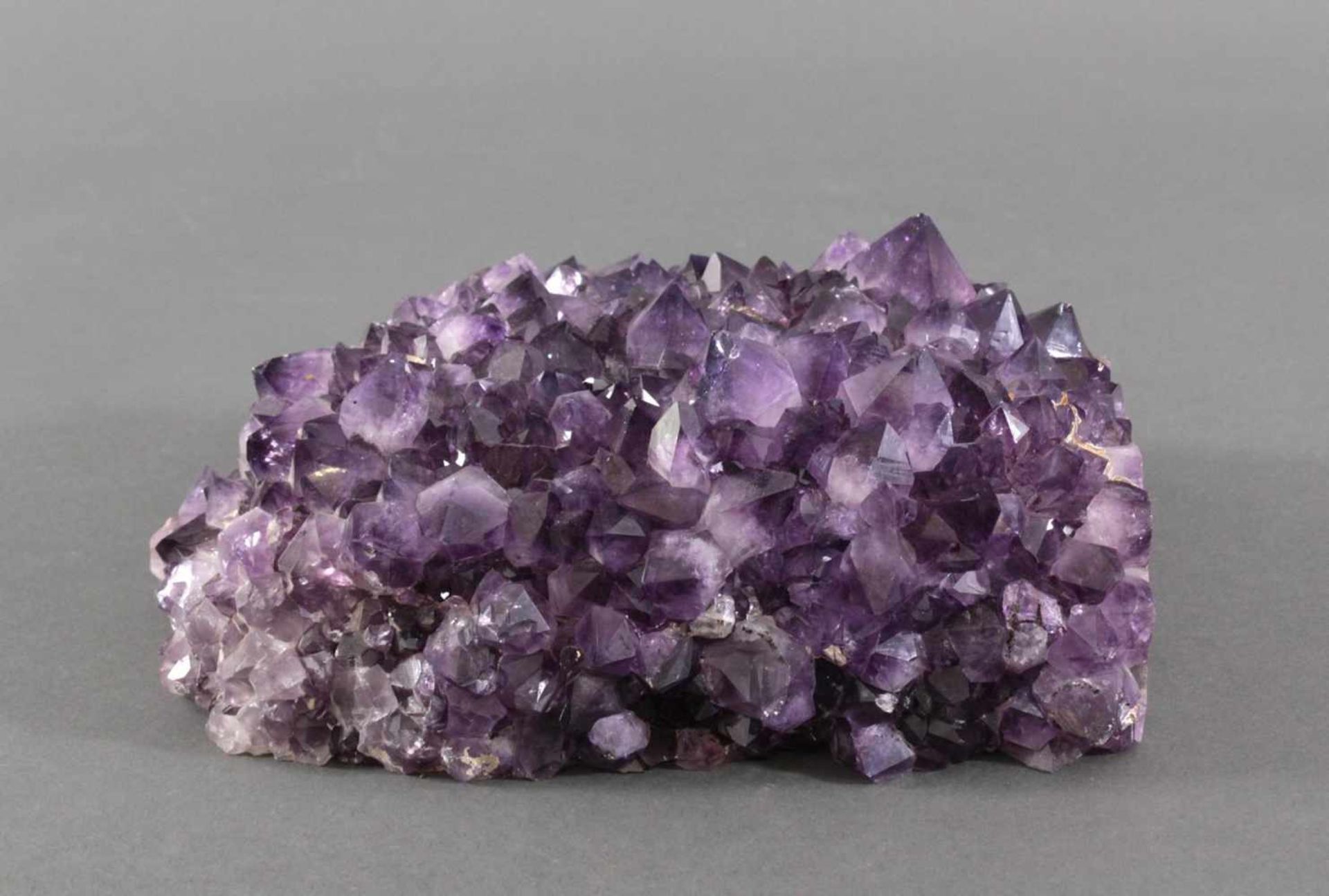 Großer Amethyst BrockenCa. 27 × 23 × 12,5 cm, über 10 kg schwer - Bild 3 aus 4