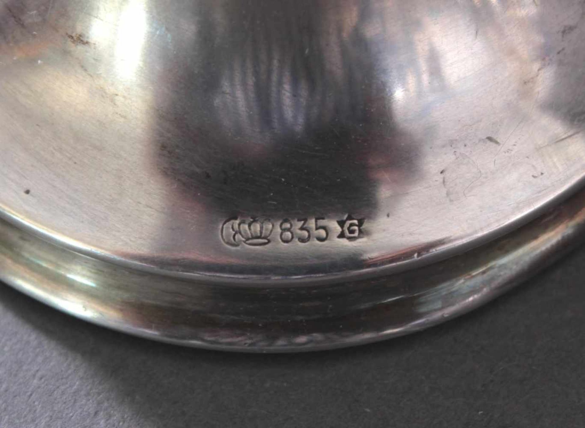 Konvolut silberne Gebrauchsgegenstände1 Vase, punziert 925 Sichel und Krone, H-7 cm, 172 g. 1 - Bild 3 aus 4