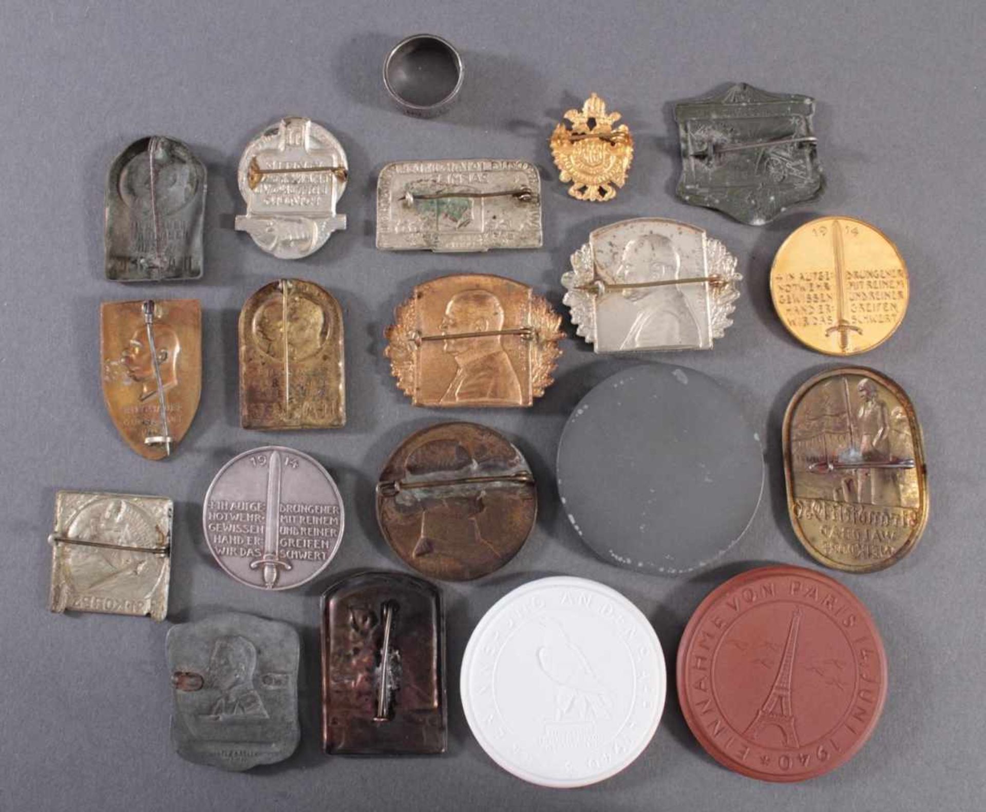 20 Tagungs- und Veranstaltungsabzeichen, Medaillen, MemorabiliaBöttger Steinzeug Medaillen, ein Ring - Image 2 of 2