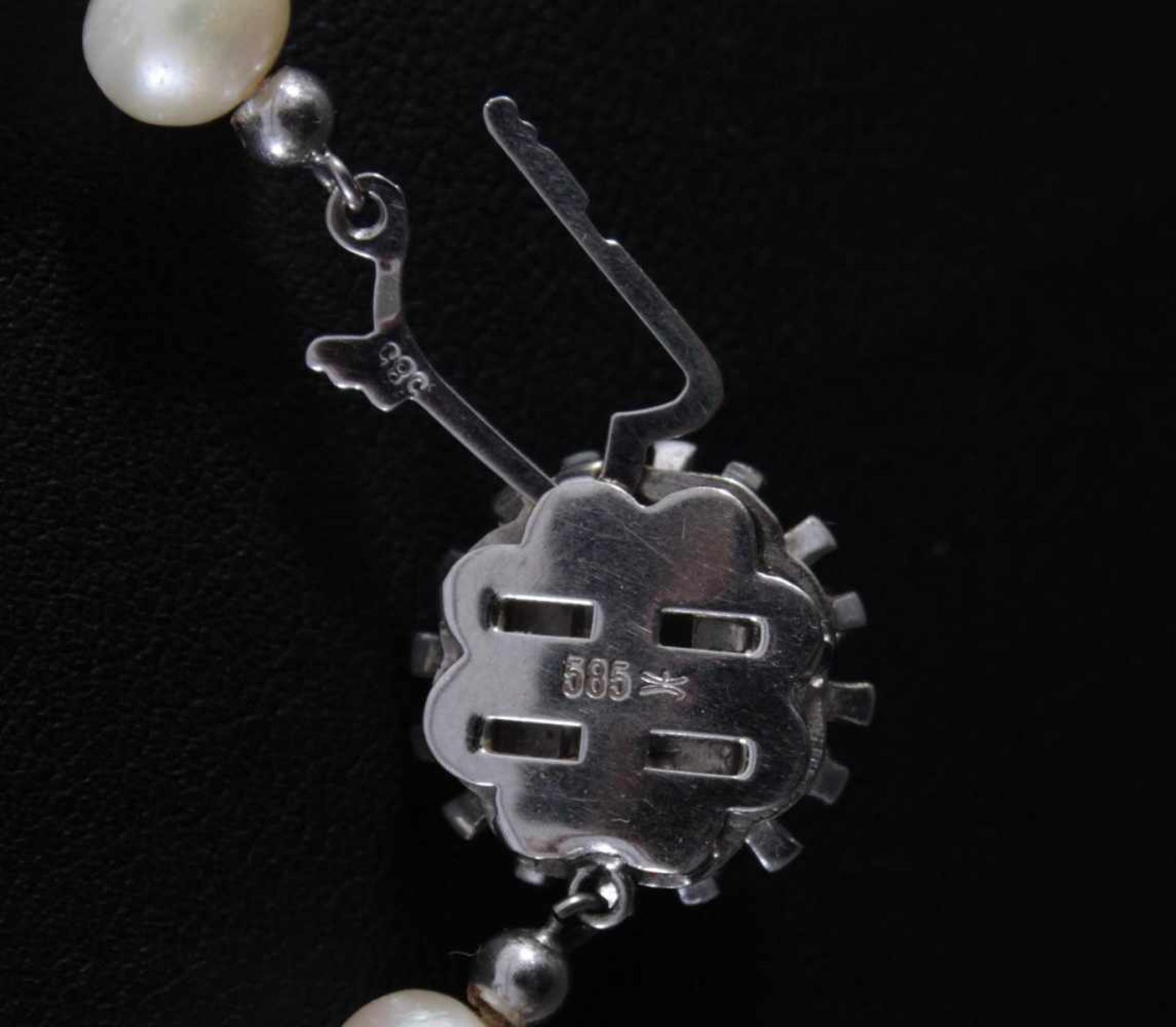 Perlenkette mit 14 Karat WeißgoldschließeKugeln einzeln geknotet, Perlendurchmesser ca.7 bis 7,4 mm, - Bild 4 aus 4