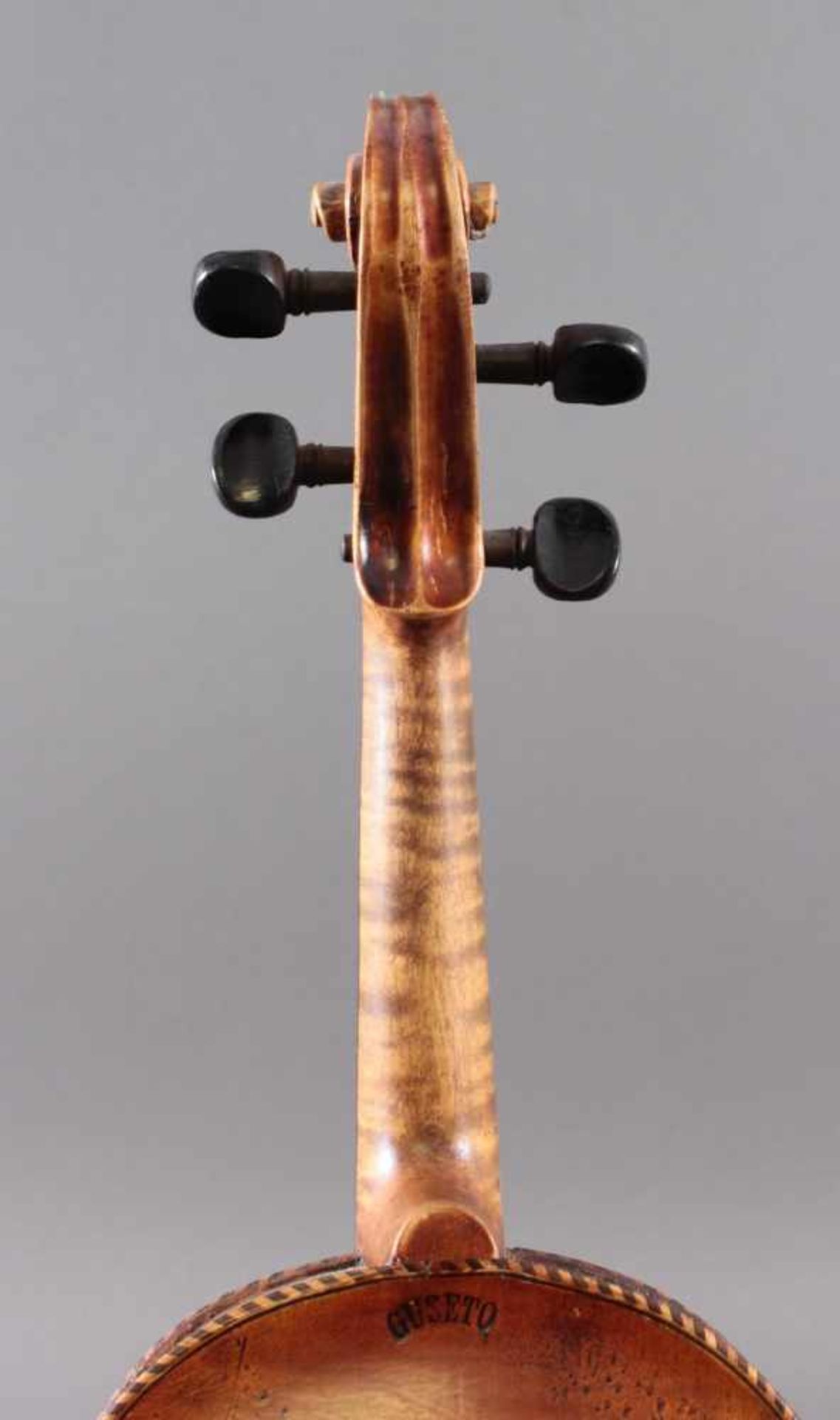 Guseto-Geige mit Geigenbogen um 1900Der Drehknopf am Bogen fehlt, wurde am Steg repariert, - Bild 3 aus 8