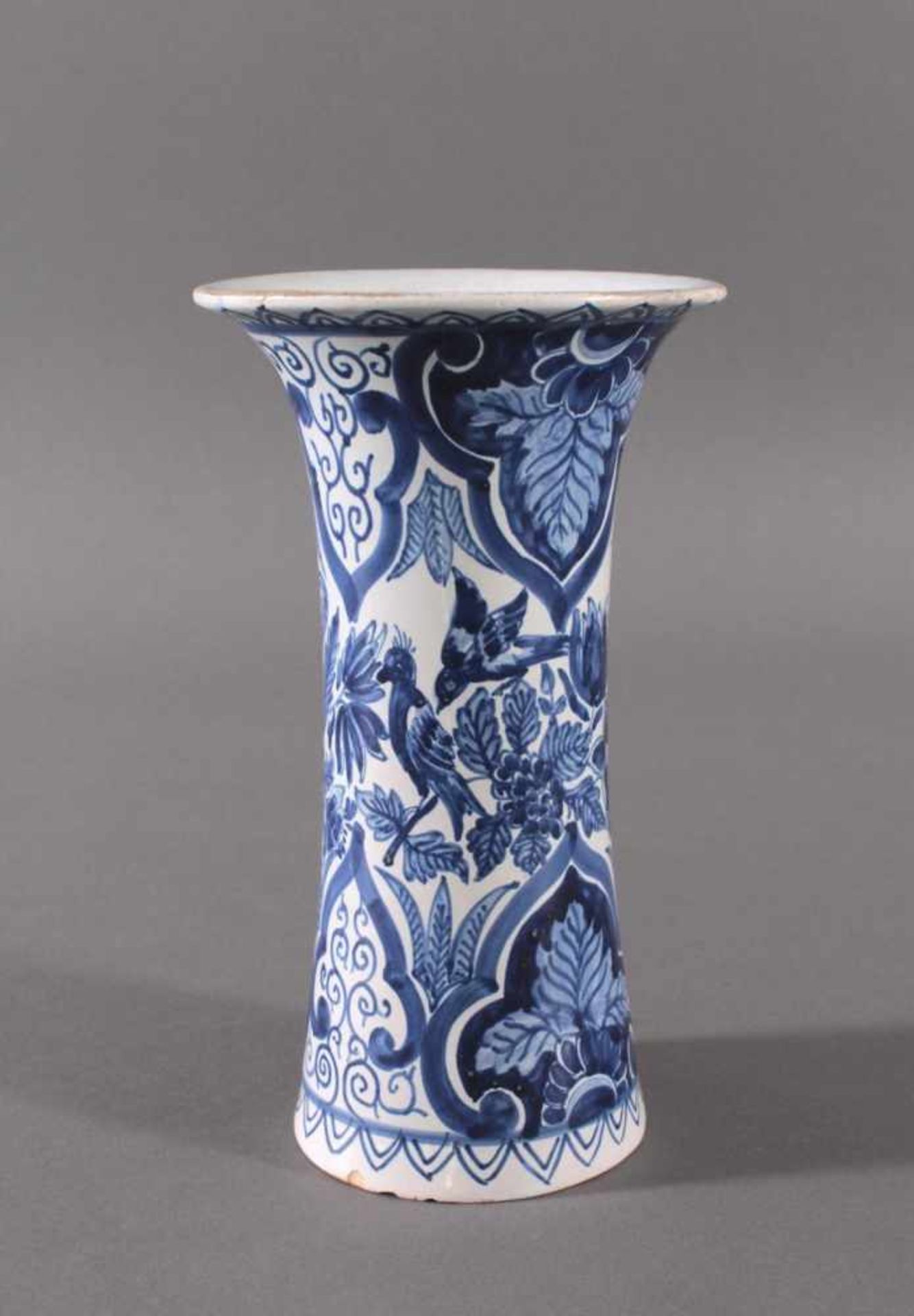 Fayence Vase, Holland, 19. JahrhundertKeramik Trichter-Form, Wandung mit Blaumalerei von Blumen- und