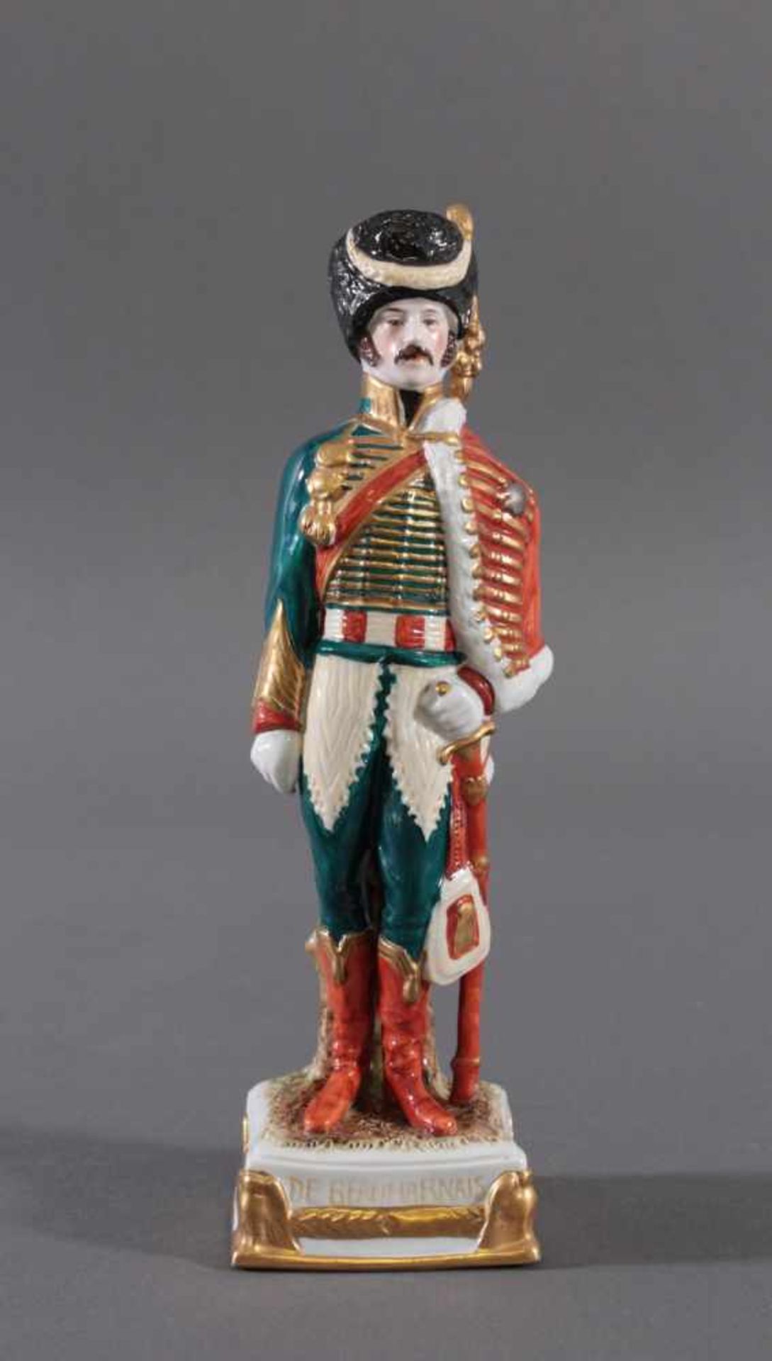 Scheibe Alsbach - Figur, Eugéne de Beauharnais 1781 - 1824Stehender Soldat auf Porzellansockel,