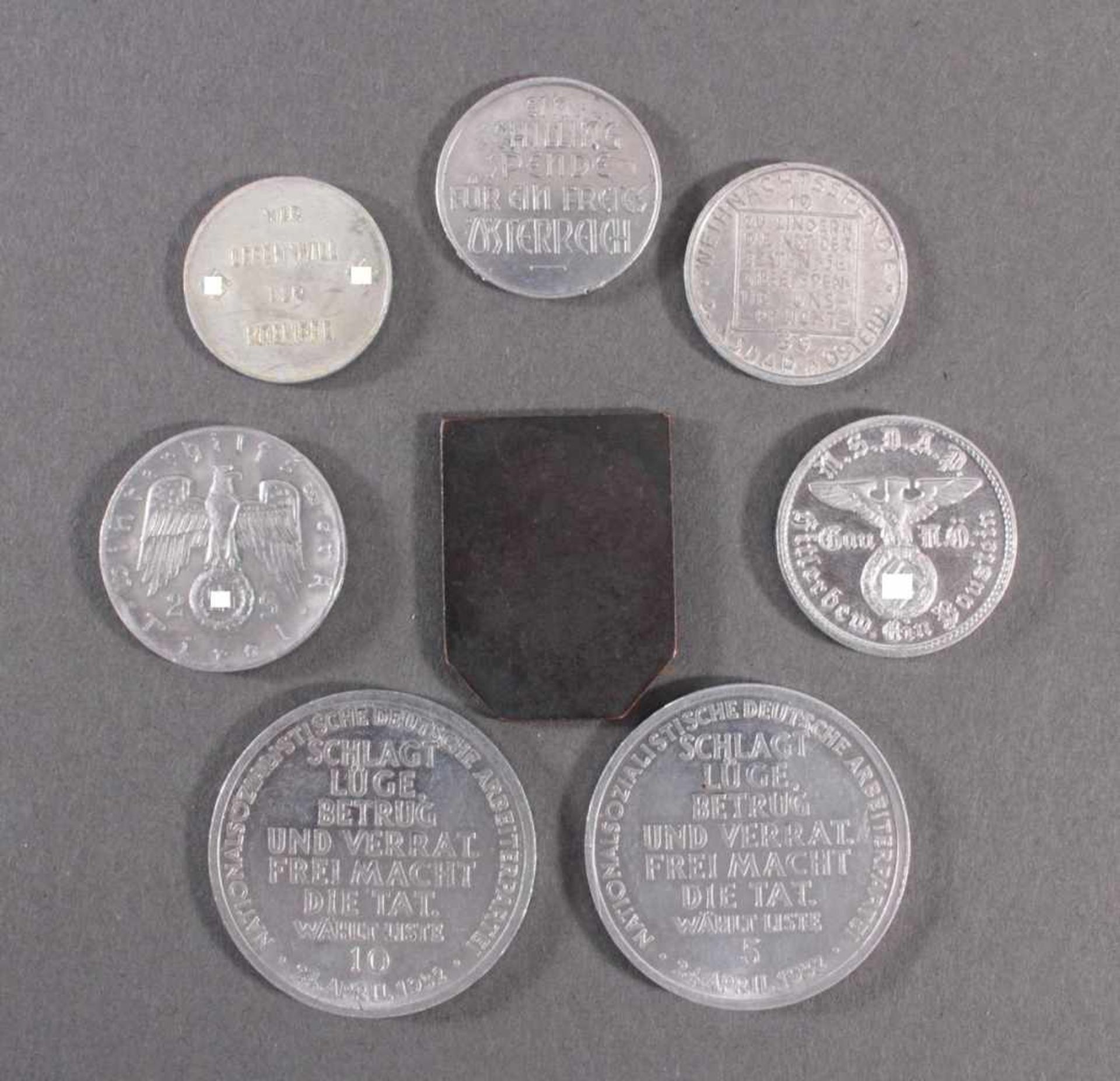 8 Medaillen / Klippen, WHW und Wahl 1932NSDAP und WHW. - Image 2 of 2