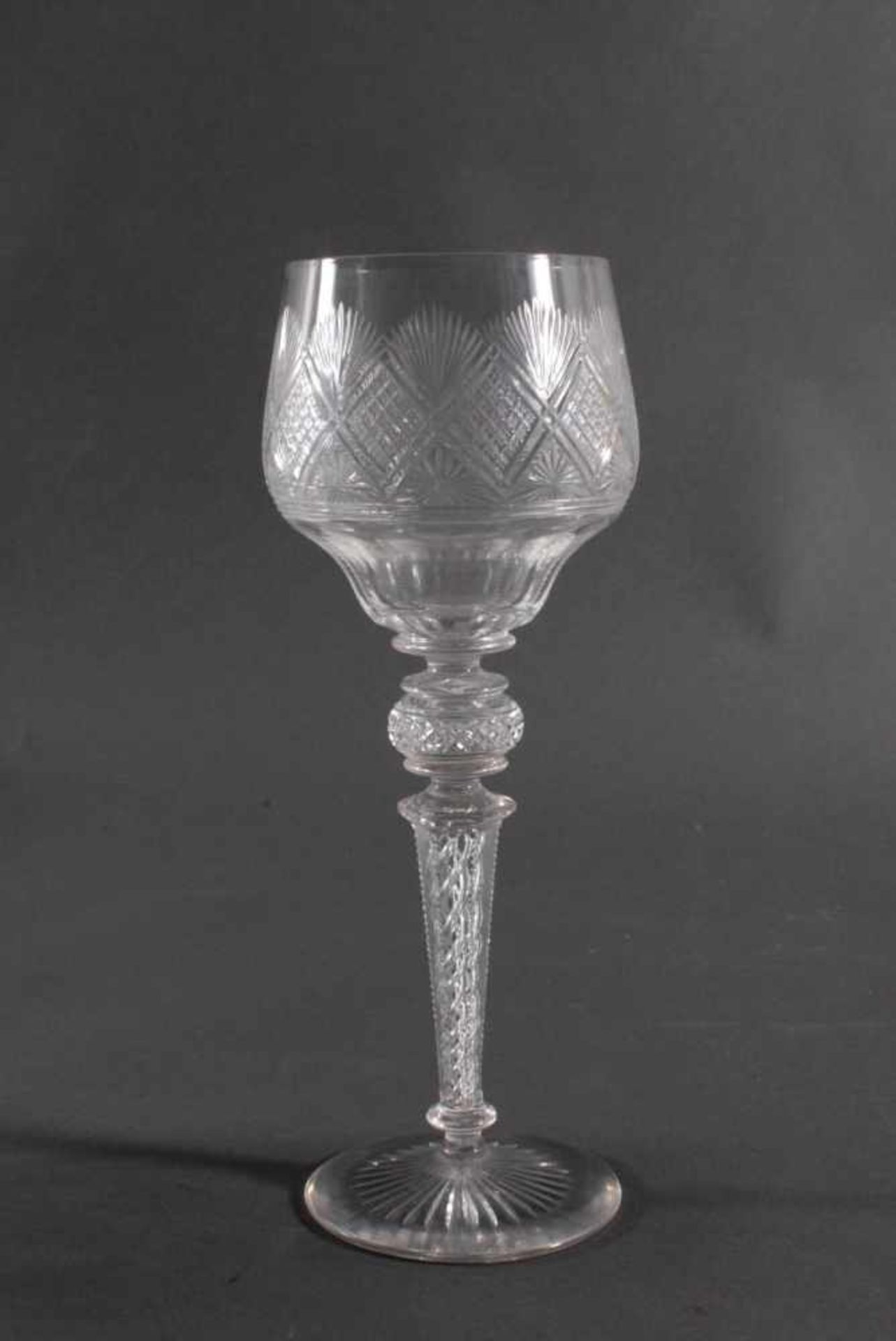 Glas Konvolut, 8 TeileTheresienthal, großes Weinglas. Farbloses Glas. Umlaufend facettiert - Bild 3 aus 6