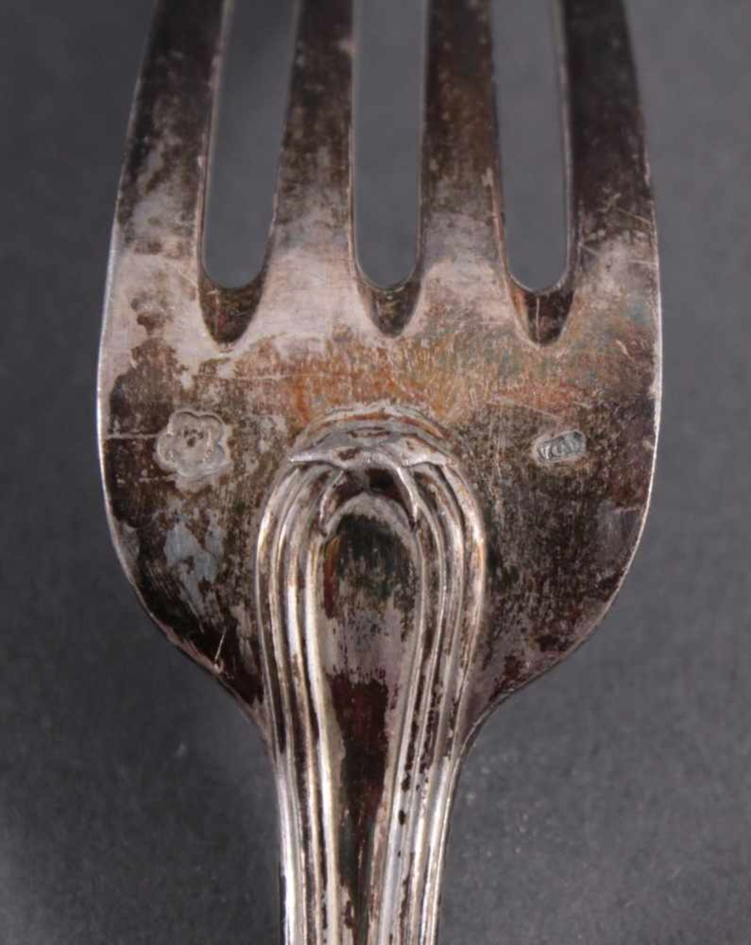 Antikes Silberbesteck4 große Löffel, 2 Gabeln, 2 kleine Löffel, 6 große Messer (einmal mit - Image 6 of 7