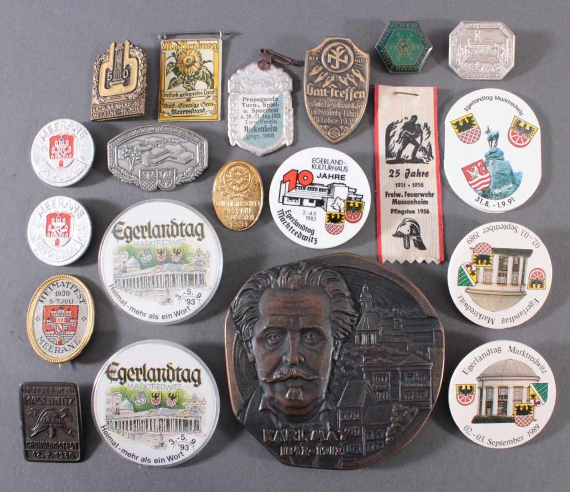 20 Tagungs- und Veranstaltungsabzeichen, MemorabiliaKarl May, Massenheim, Marktredewitz, Meerane...