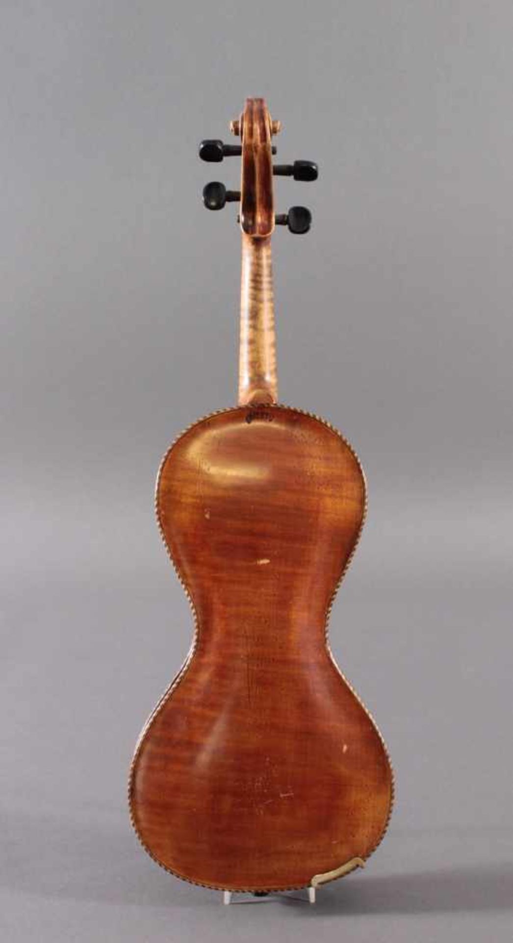 Guseto-Geige mit Geigenbogen um 1900Der Drehknopf am Bogen fehlt, wurde am Steg repariert, - Bild 2 aus 8