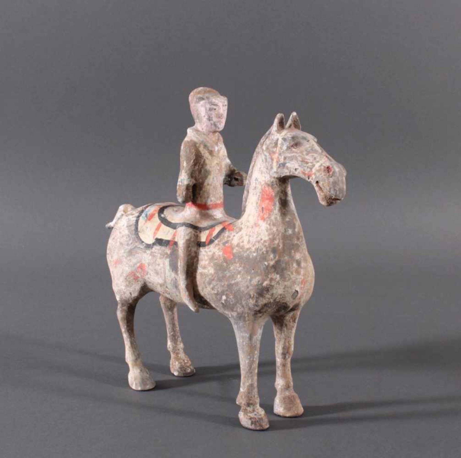 China Han-Dynastie, Pferd mit Reiter aus gebranntem TonPferd und Reiter sind ausführlich, mit - Image 2 of 8