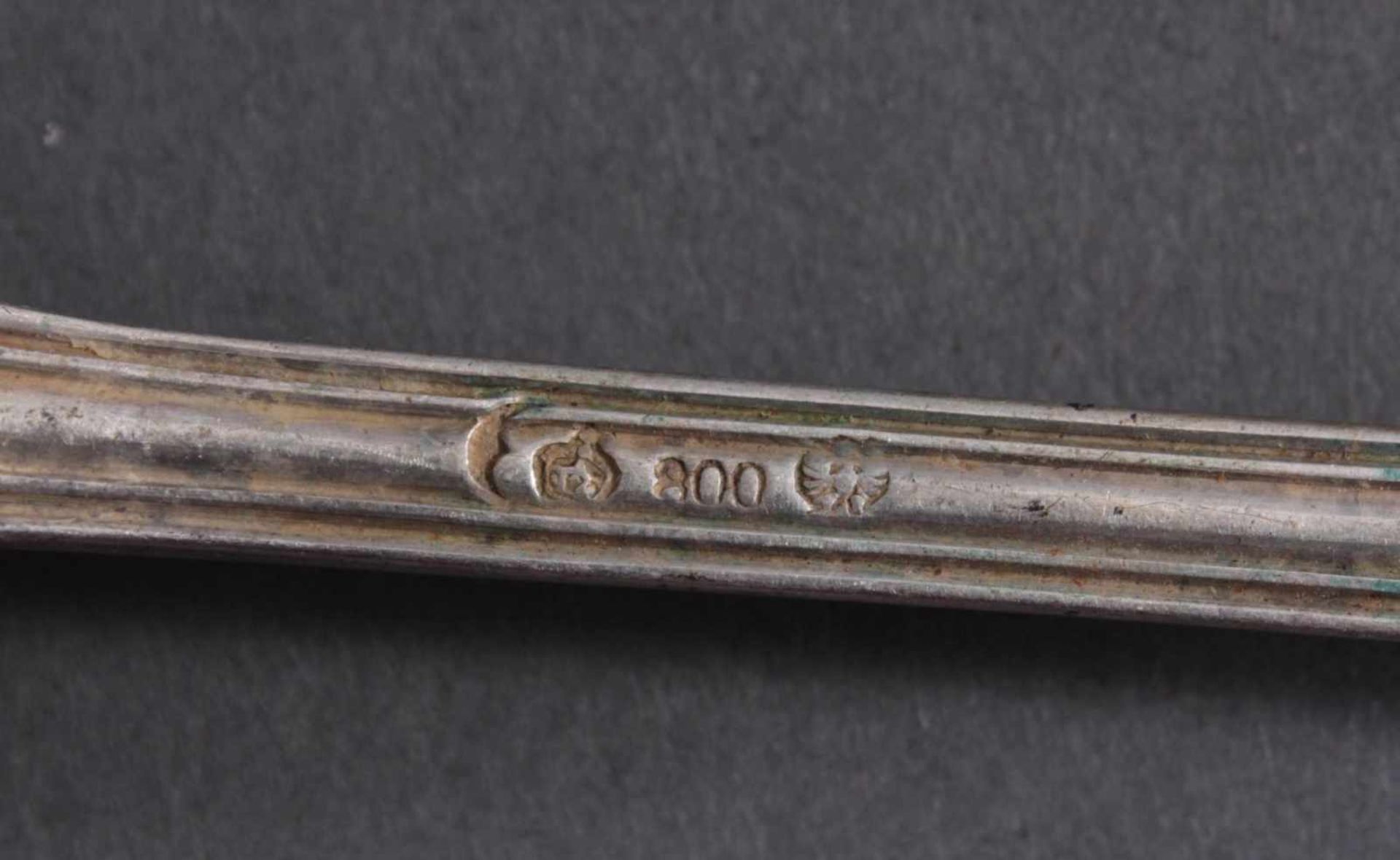 Antikes Silberbesteck4 große Löffel, 2 Gabeln, 2 kleine Löffel, 6 große Messer (einmal mit - Image 7 of 7