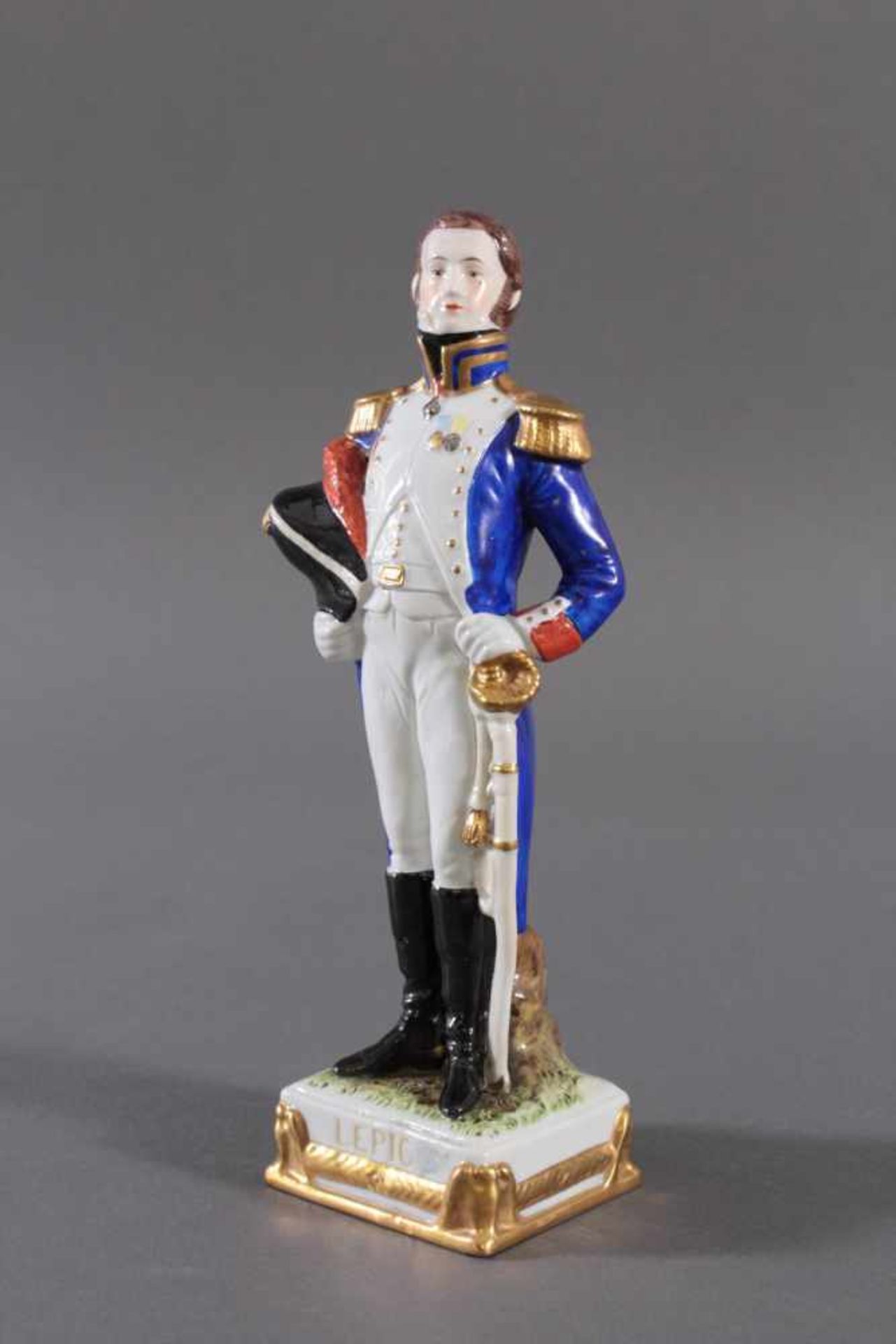 Scheibe Alsbach - Figur, Ludovic Napoleon Lepic 1765 - 1889Stehender Napoleon auf Porzellansockel, - Bild 2 aus 4