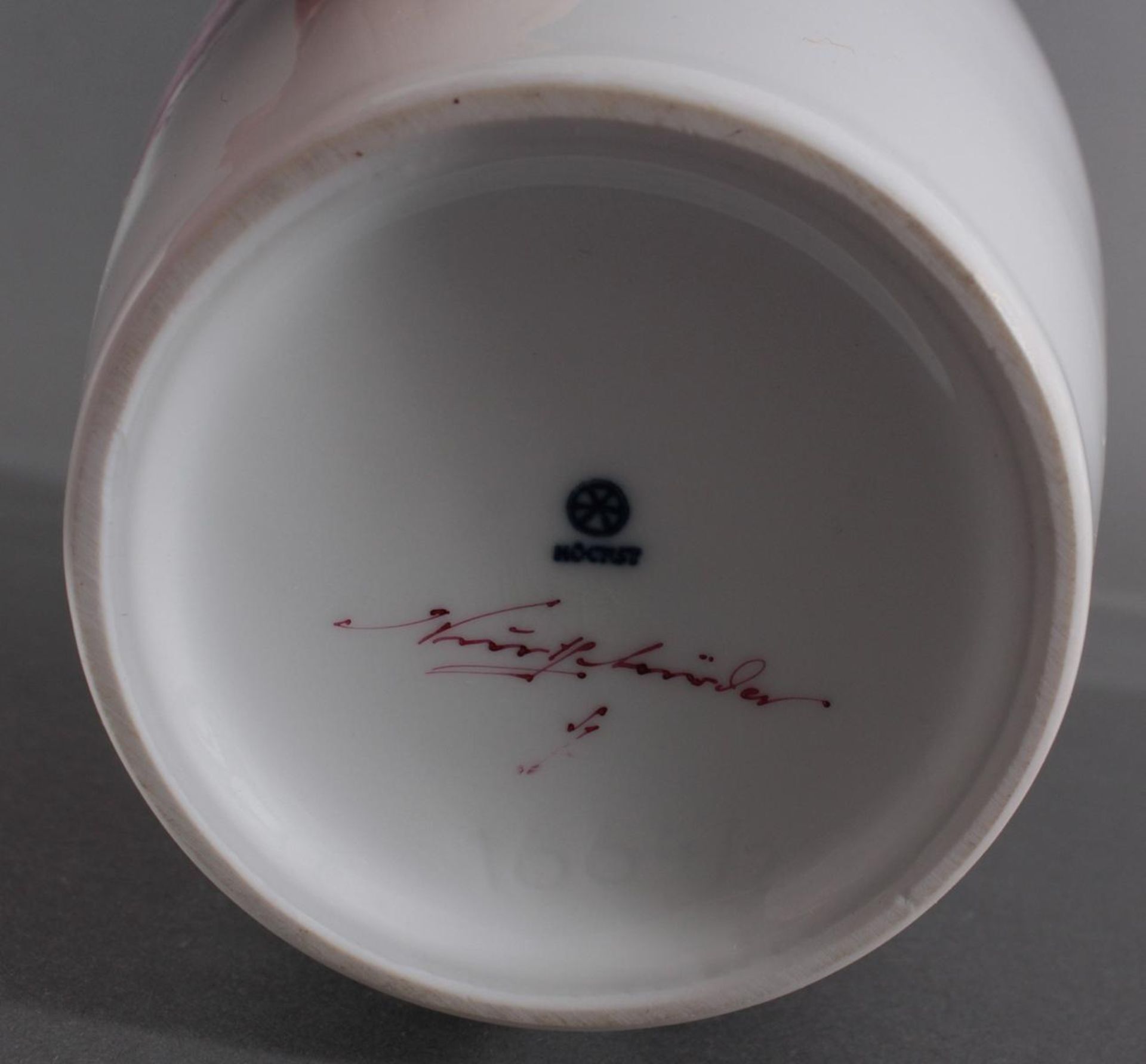 Große Vase, Höchster Porzellanmanufaktur, Malersignatur Kurt SchröderWeißporzellan, Balustervase, - Bild 4 aus 4