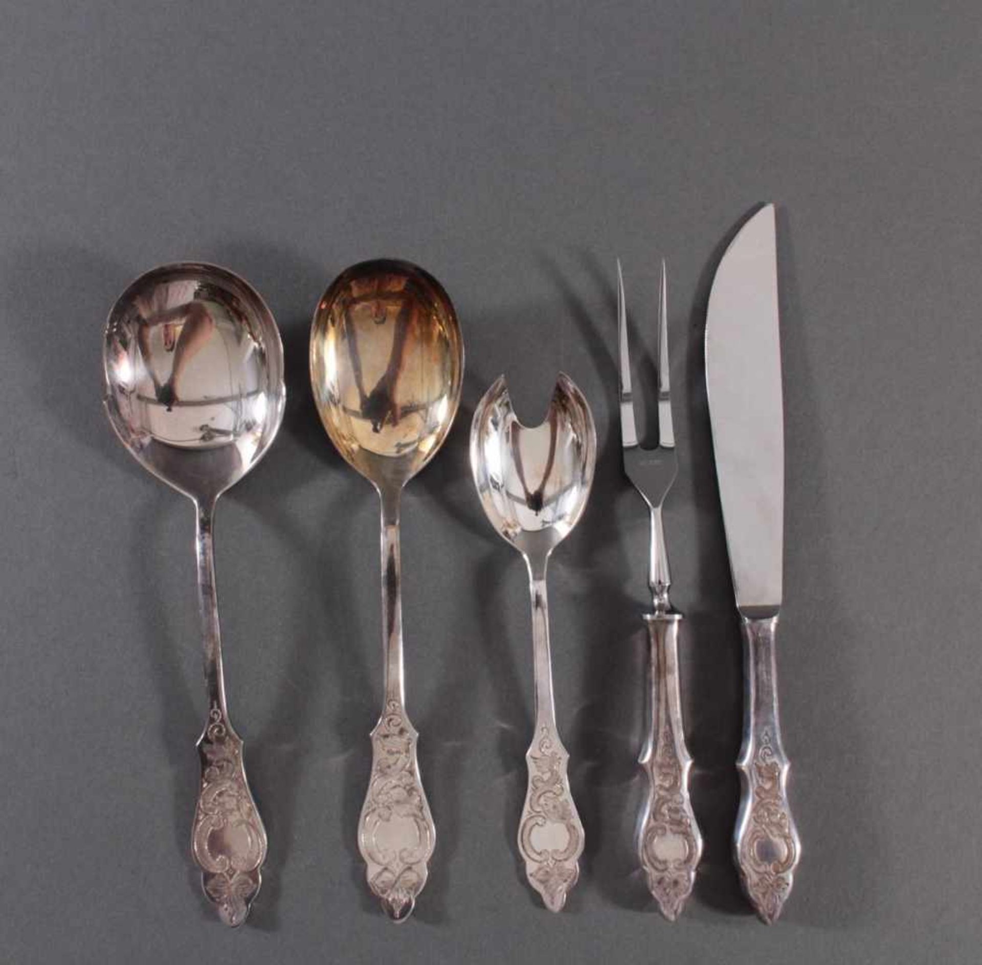 Fünf Teile Robbe & Berking - VorlegebesteckDekor Ostfriesen, Metall, 90 Silberauflage, leichte
