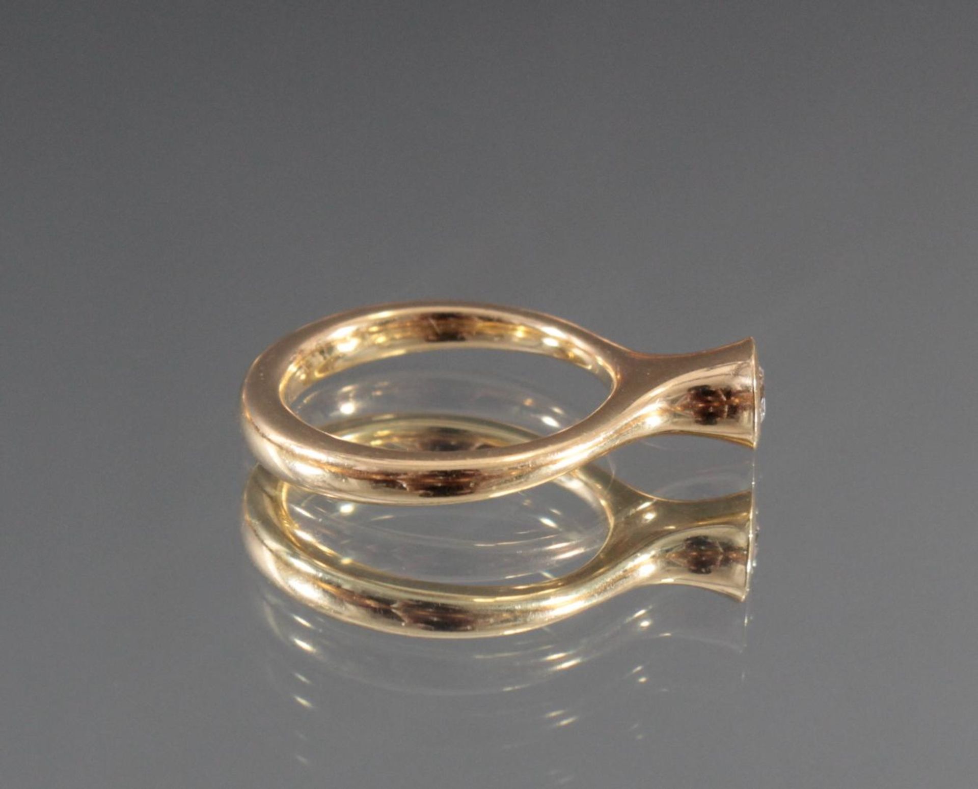 Damenring aus 18 Karat Gelbgold mit DiamantPunziert 750, Diamant von ca. 0,20 Karat, RG 53, 6,12 g - Bild 3 aus 4