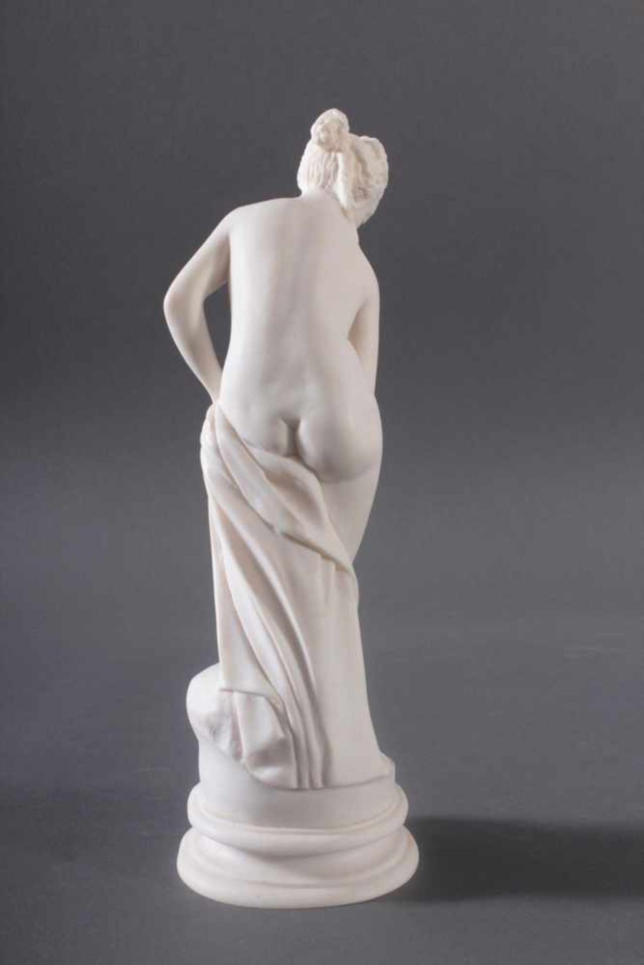 Alabaster Figur. "Badende Venus", ItalienNach griechisch-antikem Vorbild, weiblicher Akt nach dem - Bild 3 aus 6