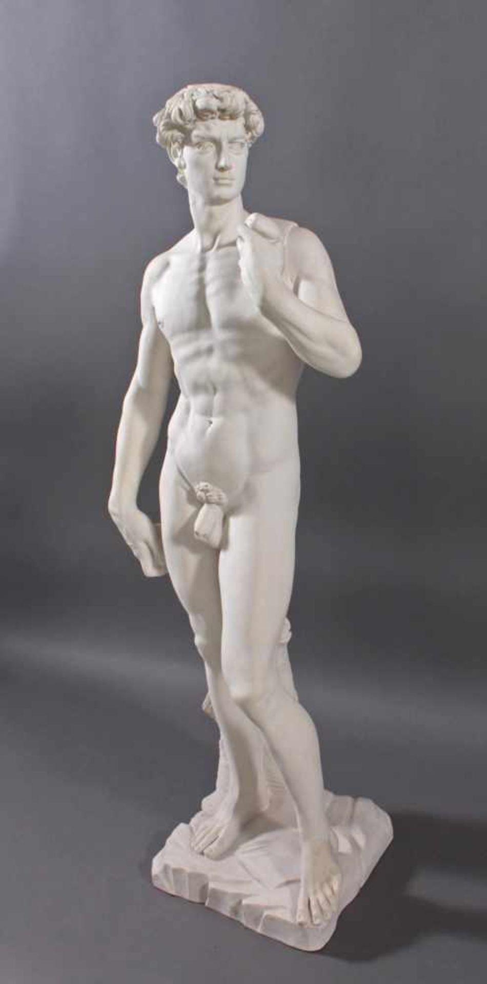 Kunstmarmor-Skulptur, "David"Im Sockelbereich bezeichnet Dal Torrione. Nach Michelangelo