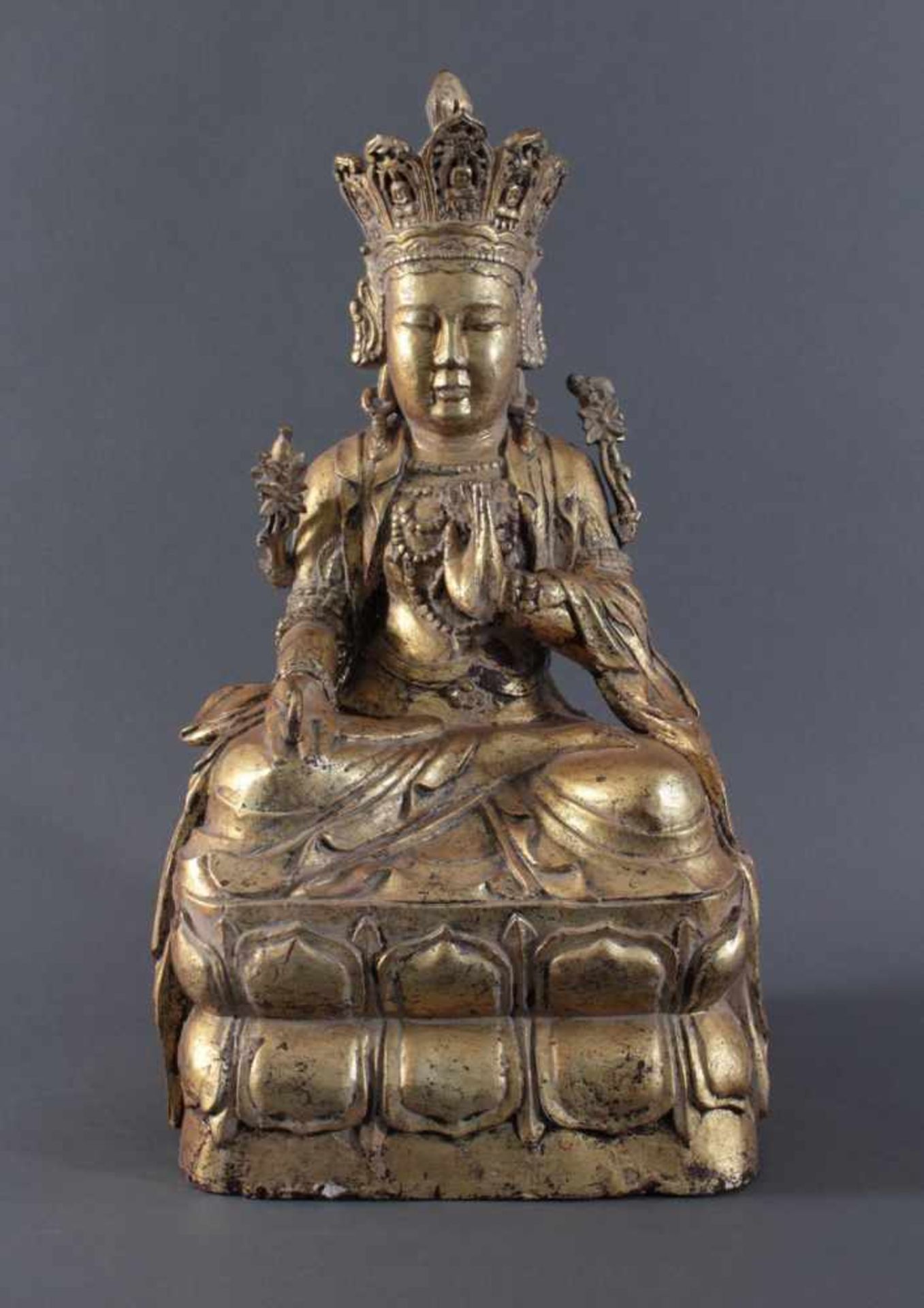 Sitatara, Tibet, 19. JahrhundertHolz-Buddha, auf einem doppelten Lotusthron, die rechte Hand in "