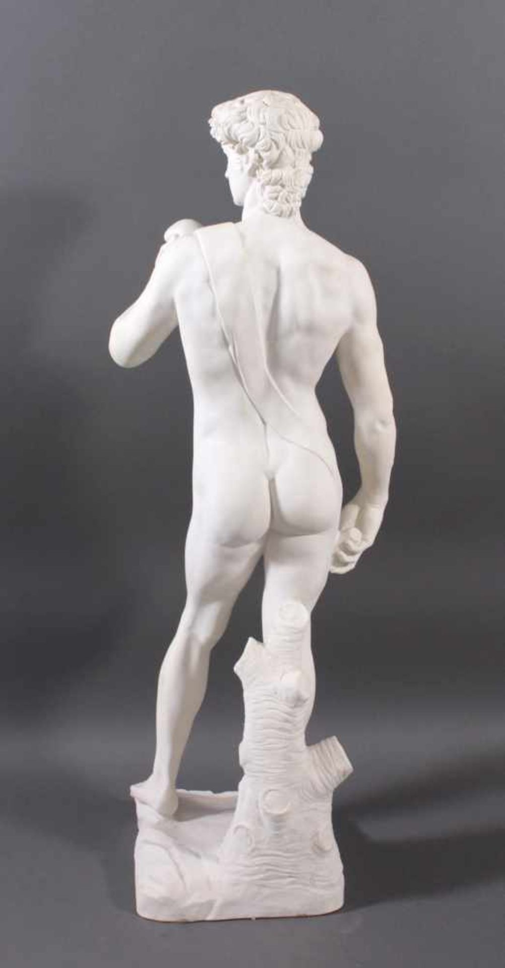 Kunstmarmor-Skulptur, "David"Im Sockelbereich bezeichnet Dal Torrione. Nach Michelangelo - Image 5 of 7