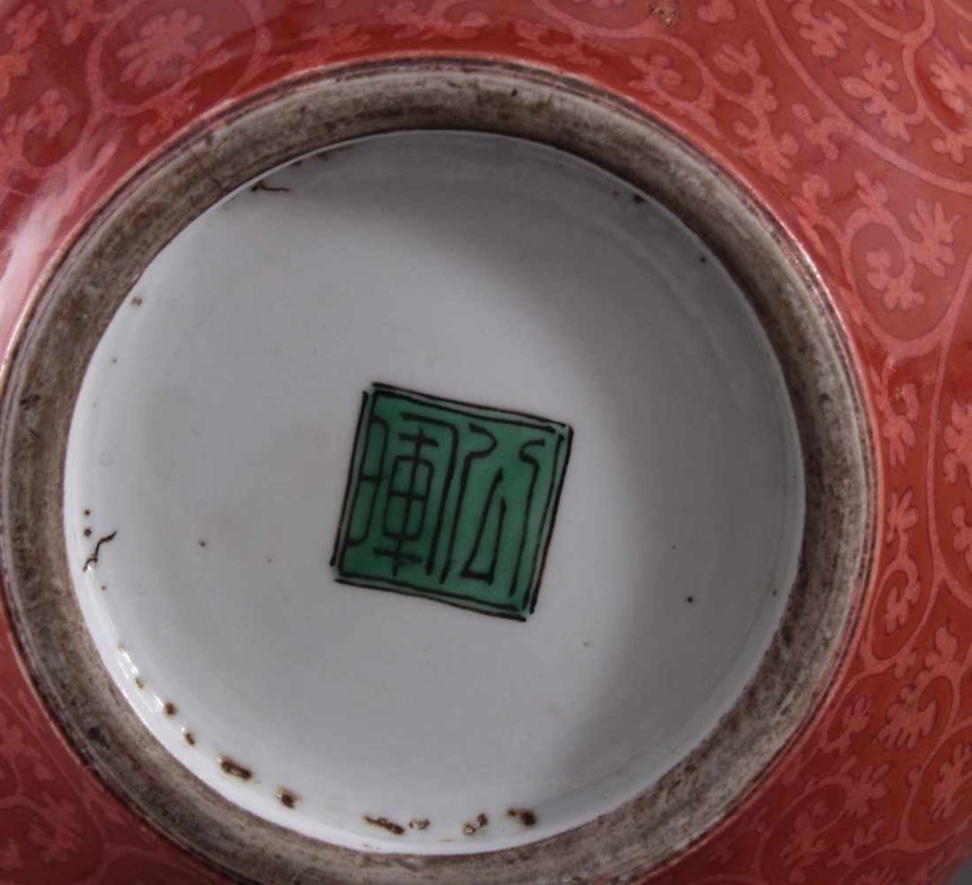 Große Porzellanvase, China Qing-DynastieGebauchte Form mit langem Hals, Weißporzellan mit roter - Bild 4 aus 4