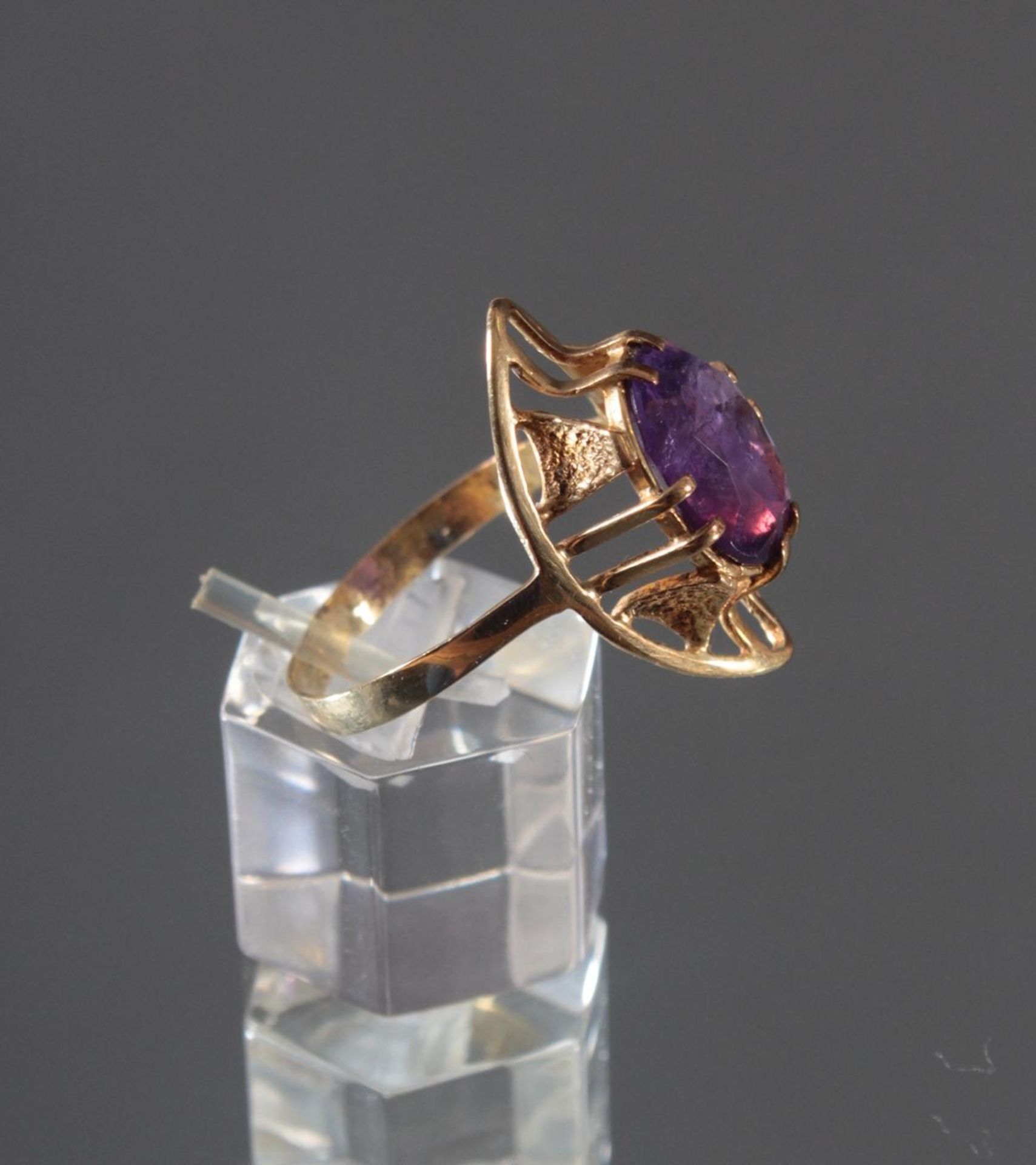 Damenring mit facettiertem Amethyst, 14 Karat GoldPunziert 585, großer Amethyst, ovale Form, ca. - Bild 2 aus 4