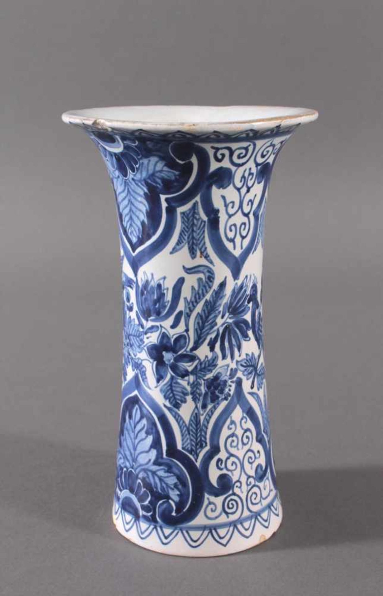 Fayence Vase, Holland, 19. JahrhundertKeramik Trichter-Form, Wandung mit Blaumalerei von Blumen- und - Bild 4 aus 6