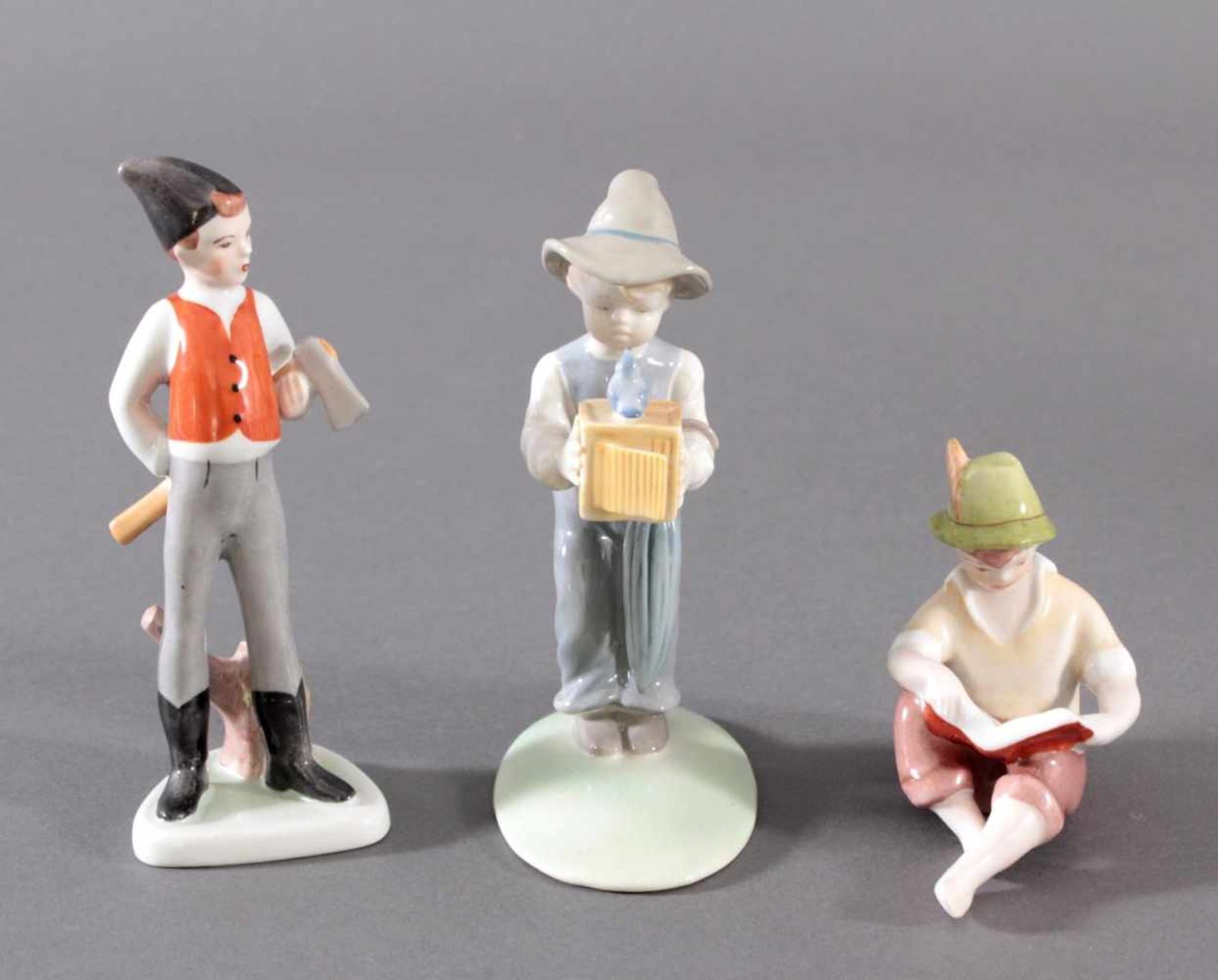 3 Porzellan-Figuren unterschiedliche Hersteller1x Junge mit Vogelkäfig und Vogel, gemarkt Ilmenau,