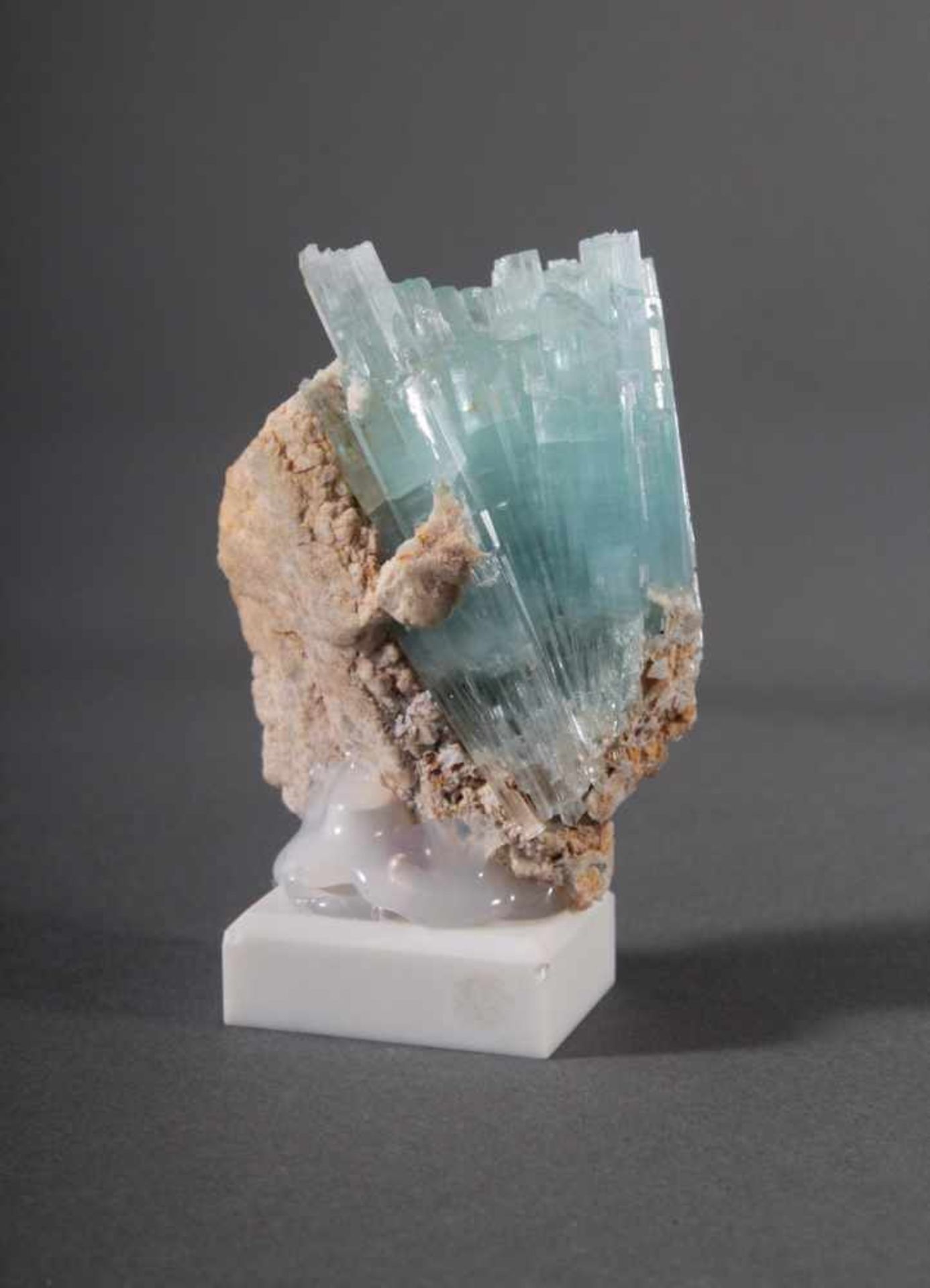 Aquamarin-Stufe, PakistanShigar Valley, Skardu. Sky-Blue-Tranparent, ca. H-8 cm, ca. 143 g, 715 ct - Bild 3 aus 4