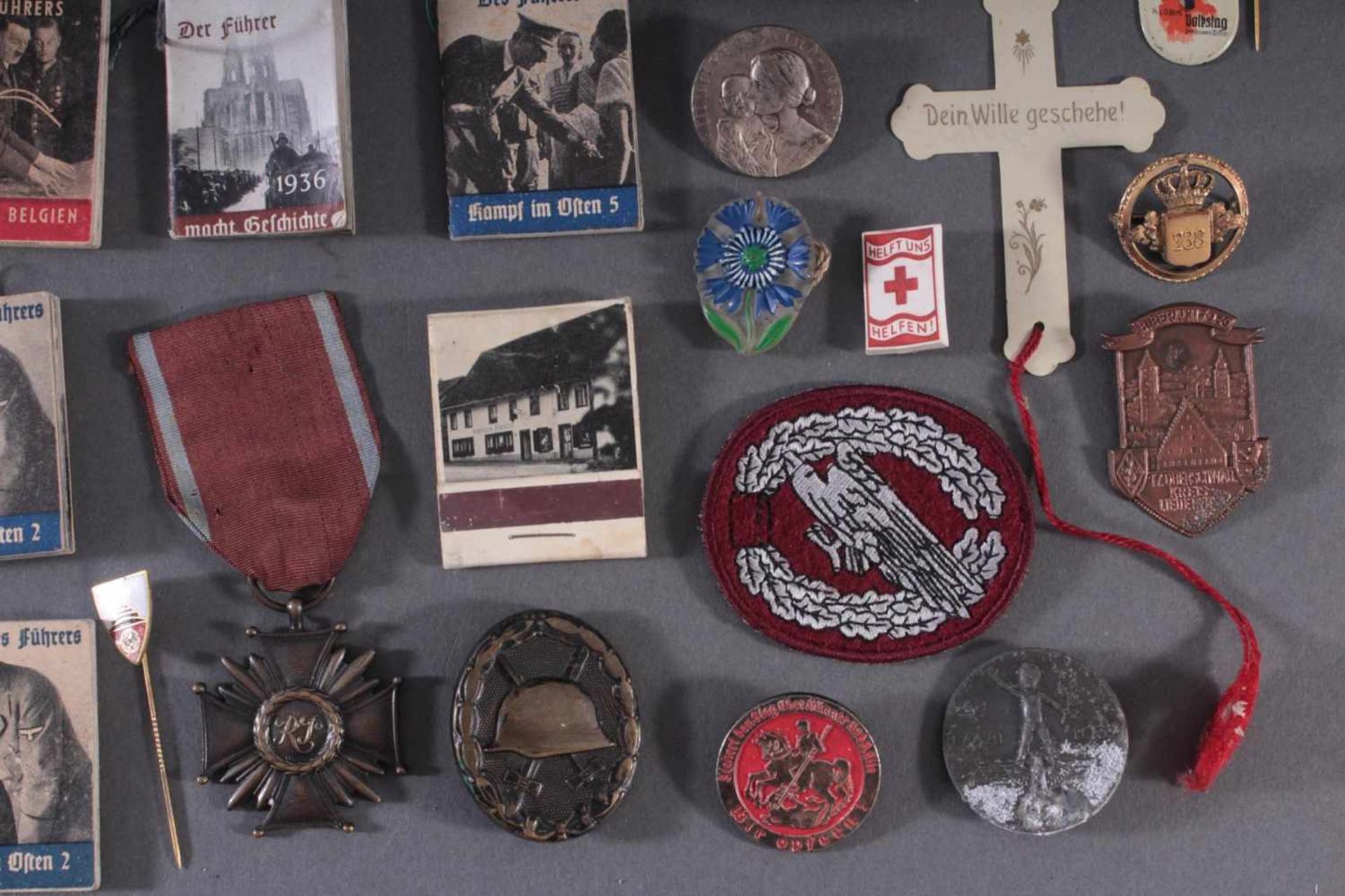 Konvolut HistorikaHolzschatulle mit WHW Abzeichen, Verwundetenabzeichen, Silberring, Medaillen am - Bild 5 aus 5