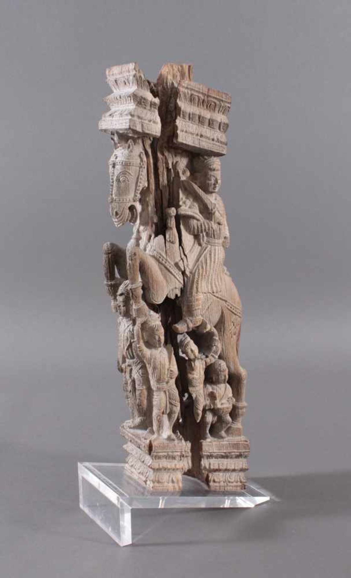 Holzplastik eines Reiters auf einem Pferd, Indien wohl Orissa 15./16. Jh.Aus einem Tempel, plastisch - Image 3 of 13