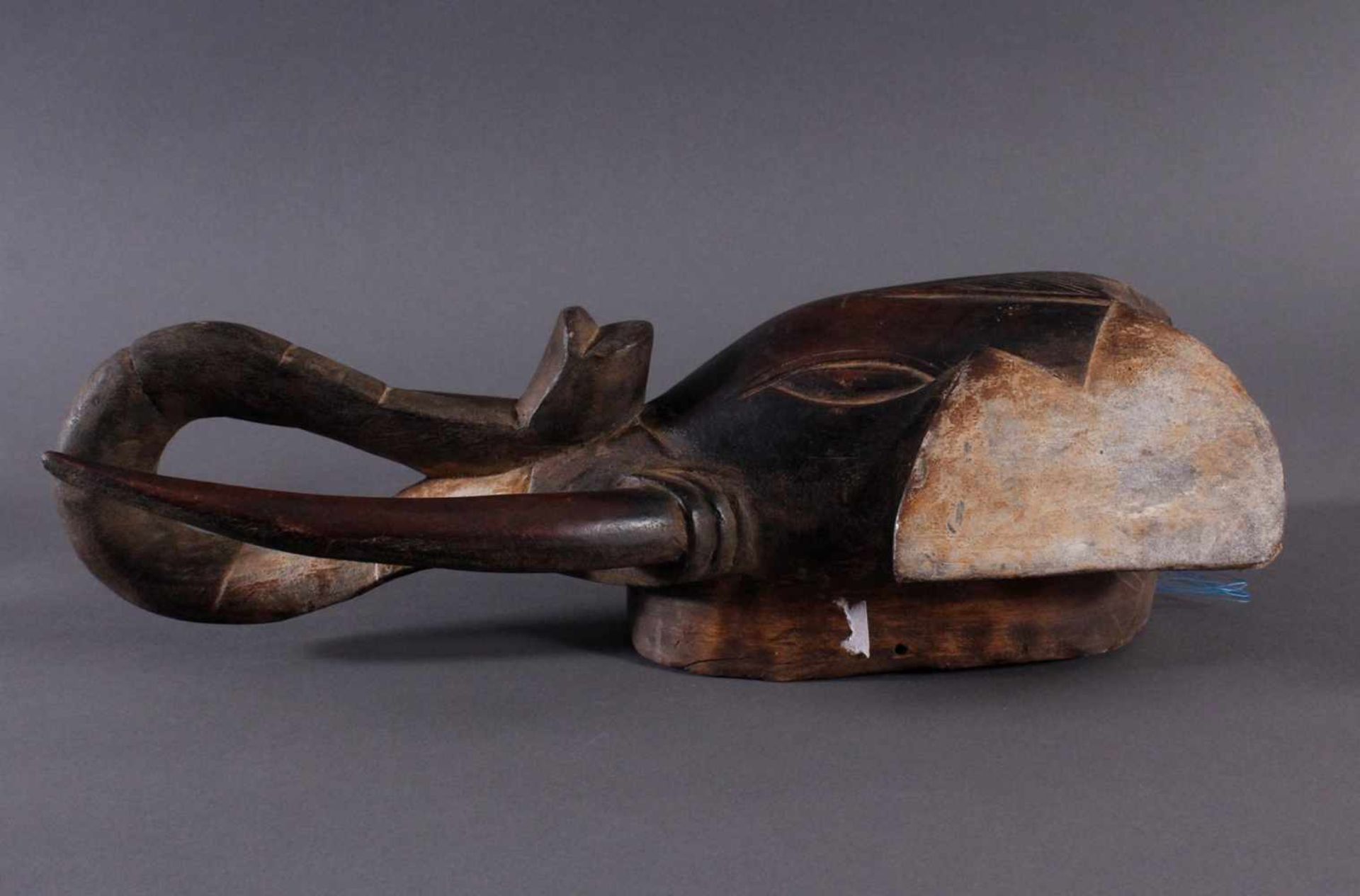 Antike Zoomorphe Maske, Elefant, GouroHolz, geschnitzt, farbig gefasst, ca. 49 cm- - -20.00 % - Bild 3 aus 5