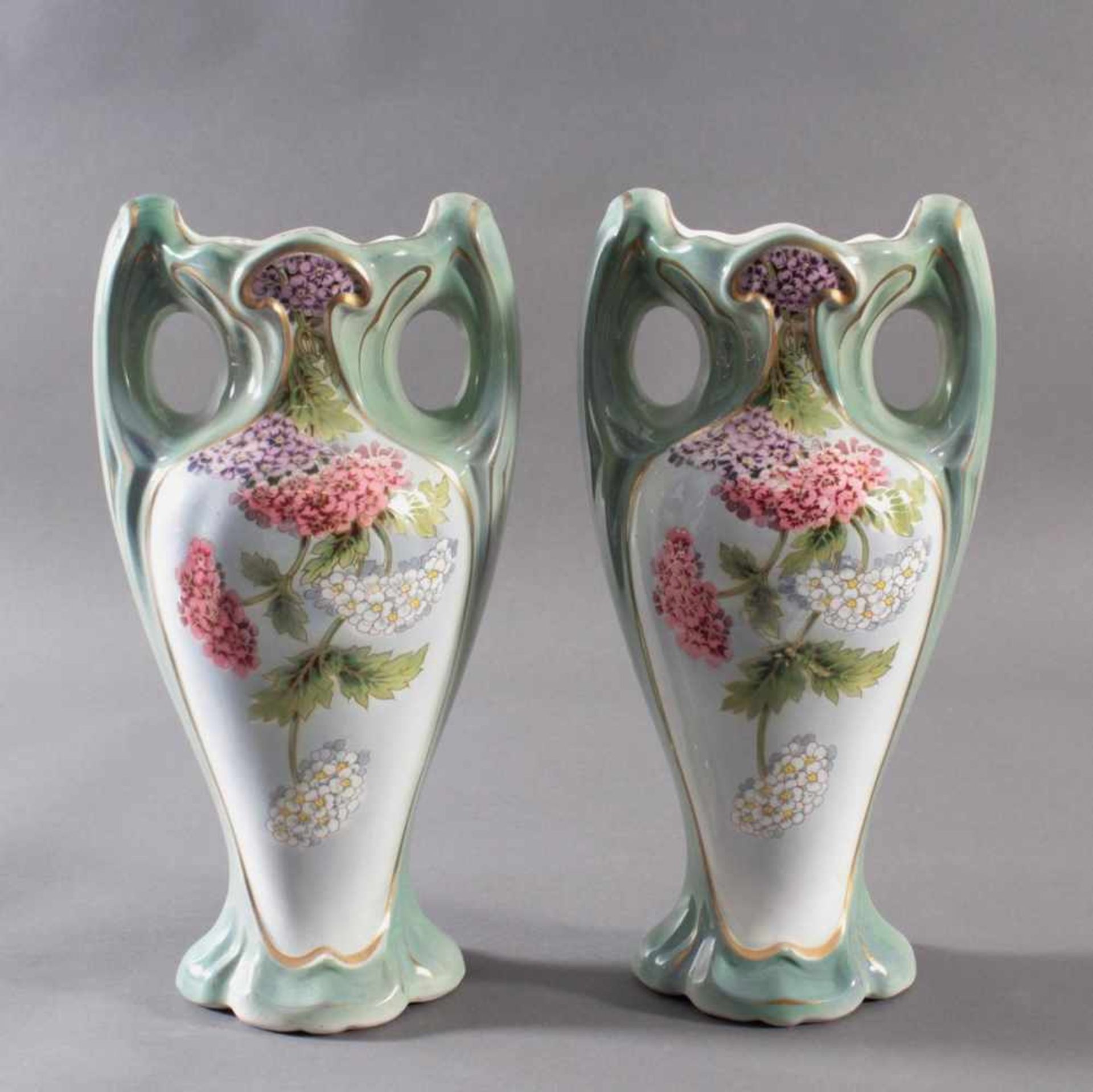 Paar französische JugendstilvasenSaint Amand ET Hamage Nord, grüne Stempelmarke, große Fayence-Vasen