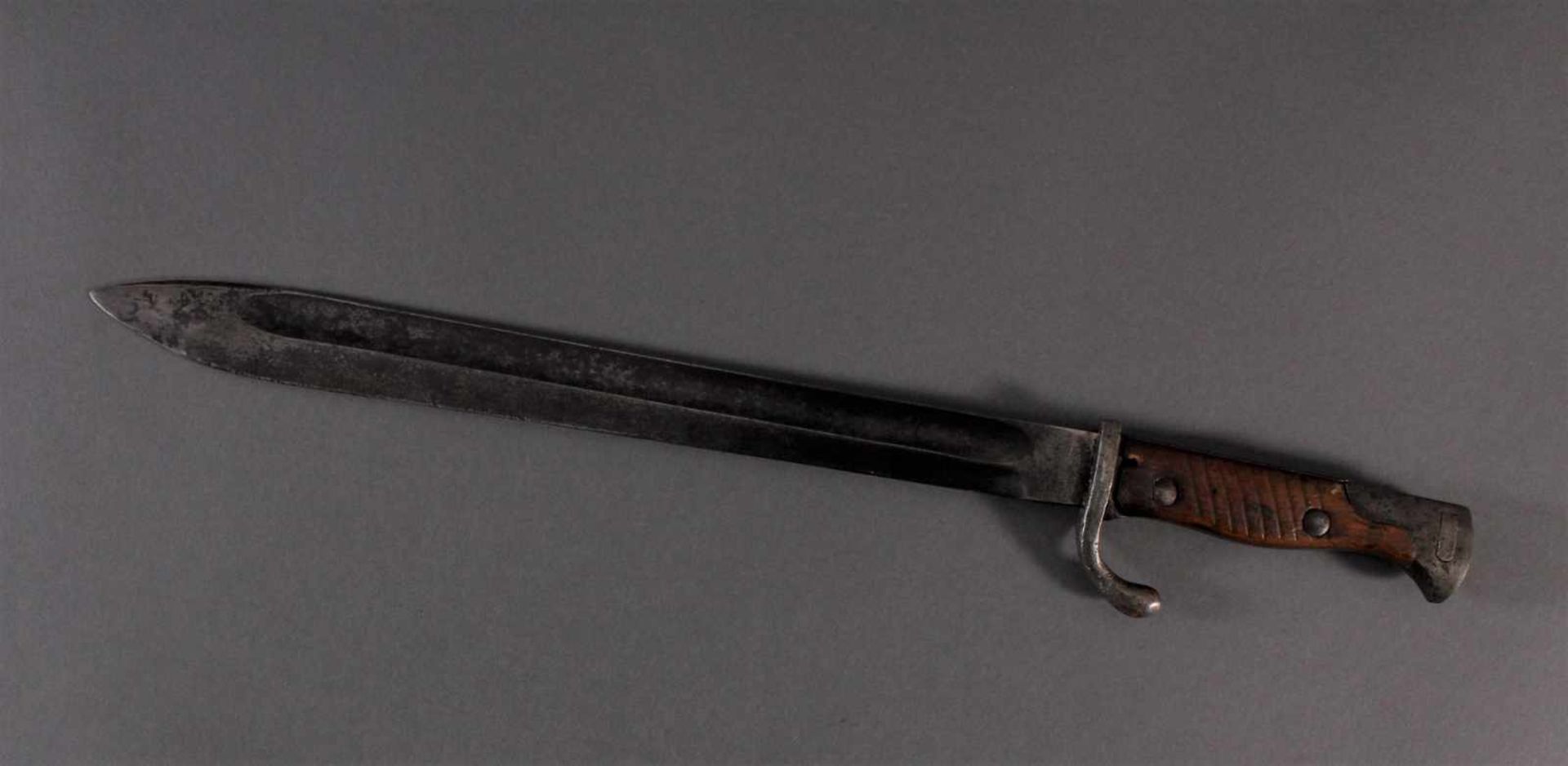 Seitengewehr M98/05Ohne Scheide. Altersgemäßer Zustand, Länge ca. 49,5 cm, Klingenlänge ca. 36