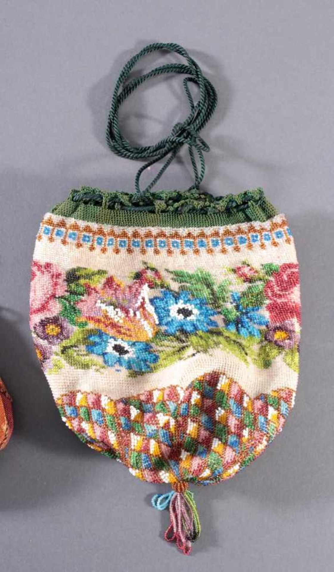 Biedermeier-Perlbeutel und Handtasche, 19. JahrhundertPerlbeutel, mit farbigen Glasperlen - Bild 3 aus 4