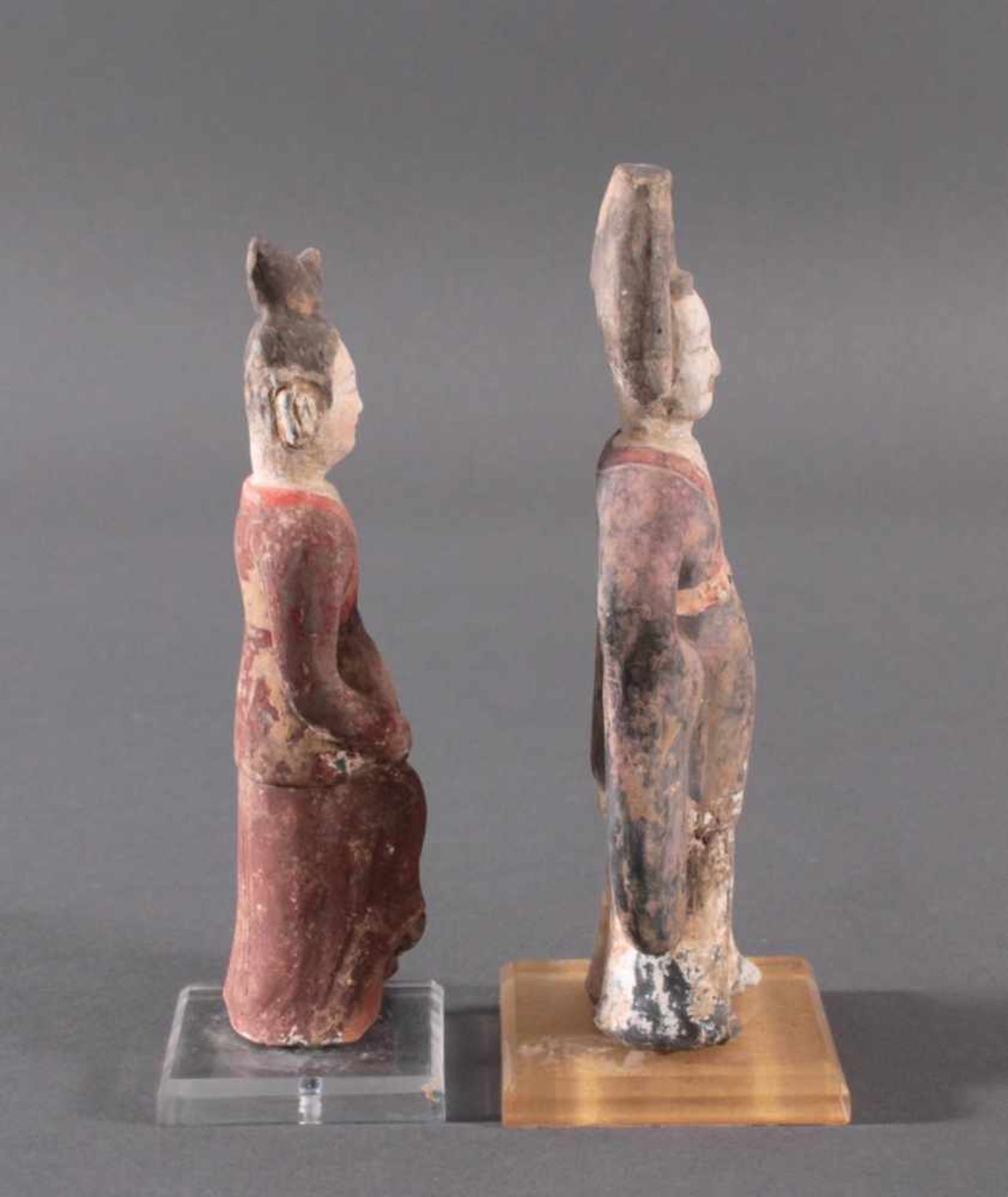 China TANG-Dynastie, 2 Figuren aus TonBeide Figuren sind ausführlich, mit teils sehr feinen - Image 3 of 8