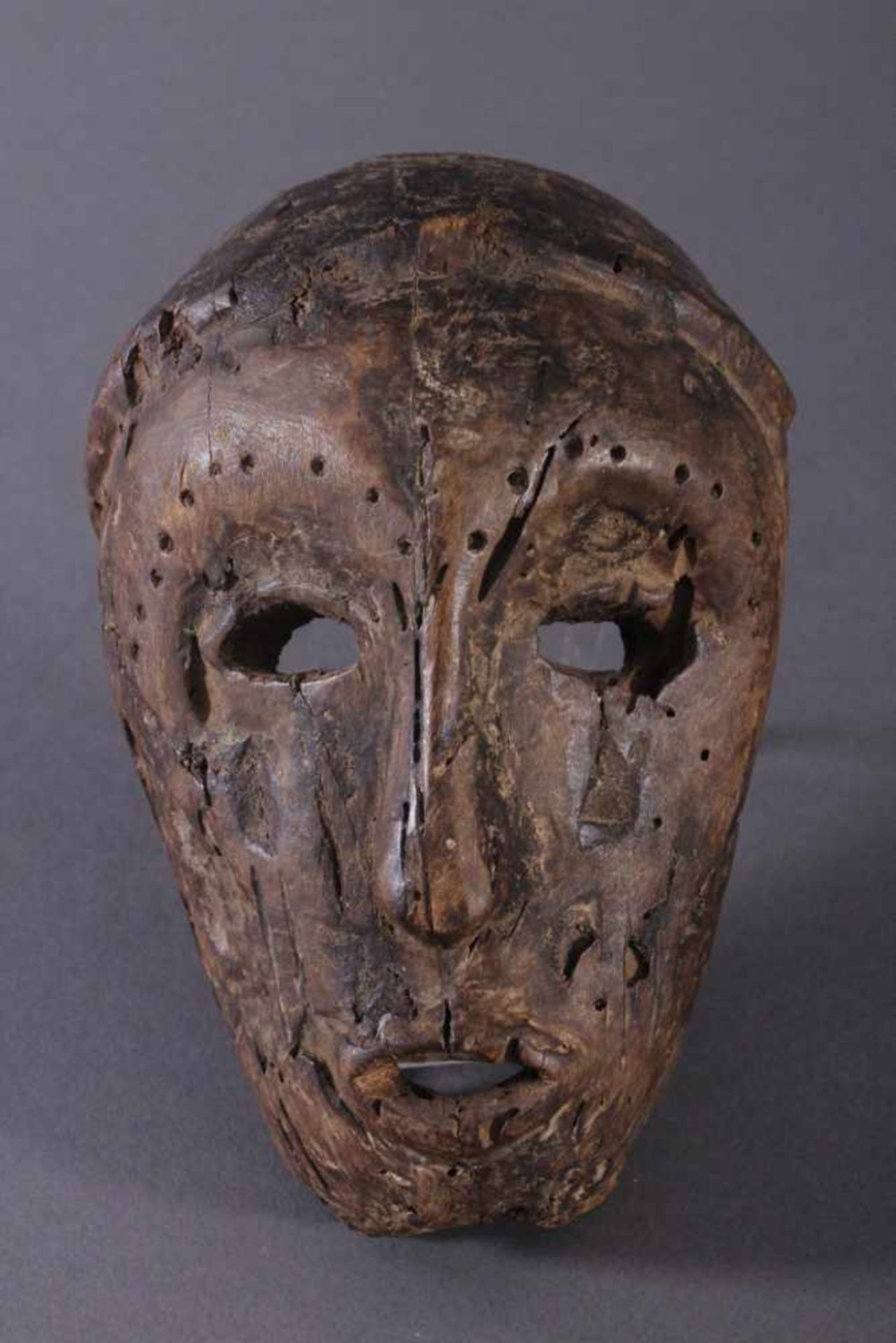 Antike kleine Maske, Lega, KongoLeichtes Holz, braune Patina. Ovale Form, stilisiertes Gesicht mit