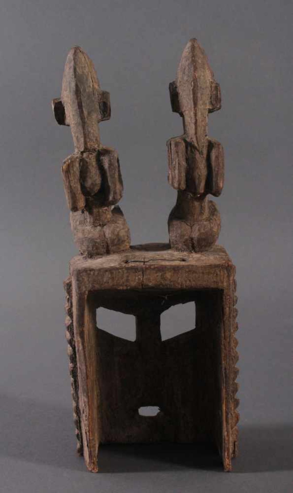 Antike Maske, Dogon, MaliHartholz, geschnitzt. Als Aufsatz zwei sitzende Figuren, ca. H-35 cm- - - - Image 3 of 4