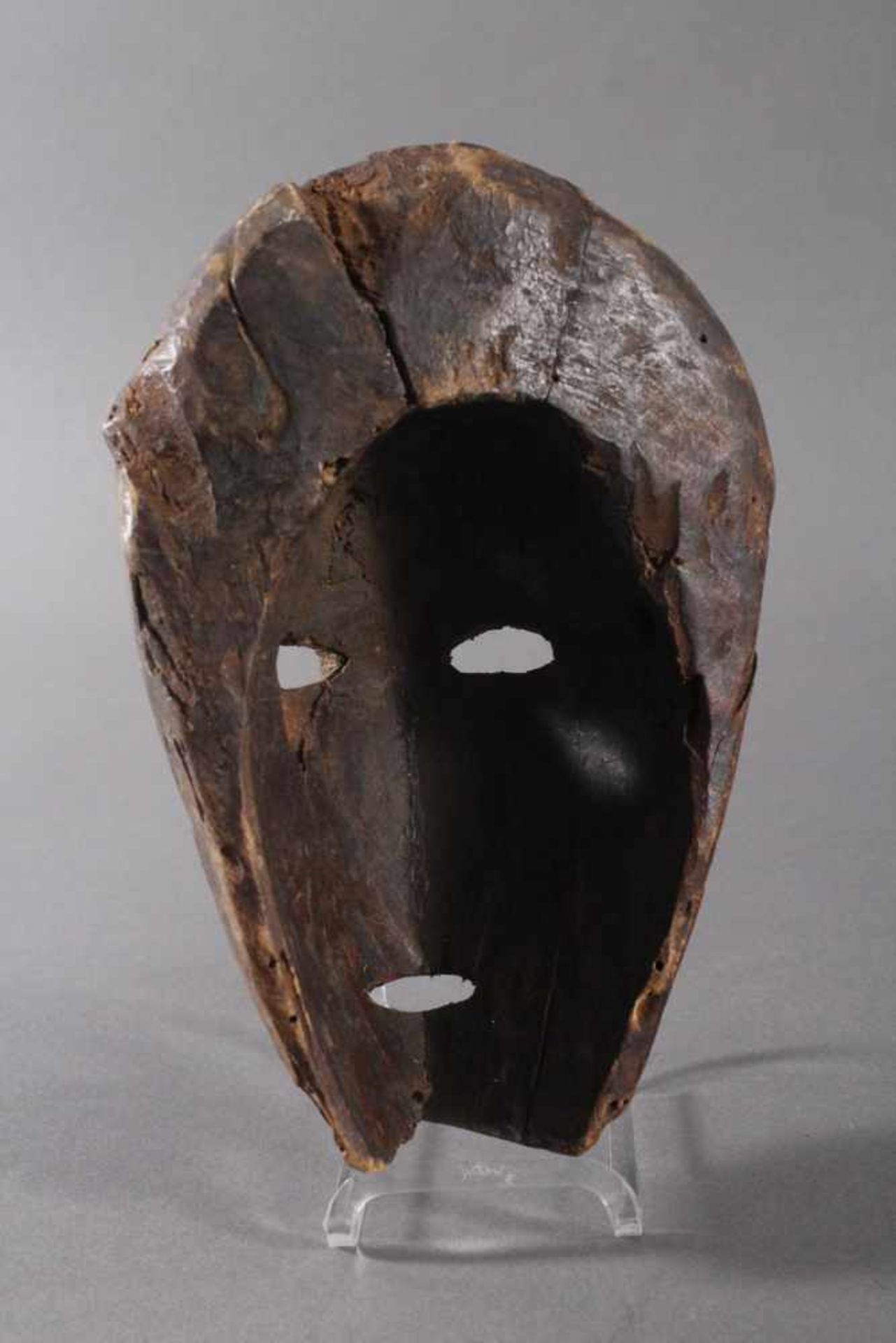 Antike kleine Maske, Lega, KongoLeichtes Holz, braune Patina. Ovale Form, stilisiertes Gesicht mit - Image 6 of 6