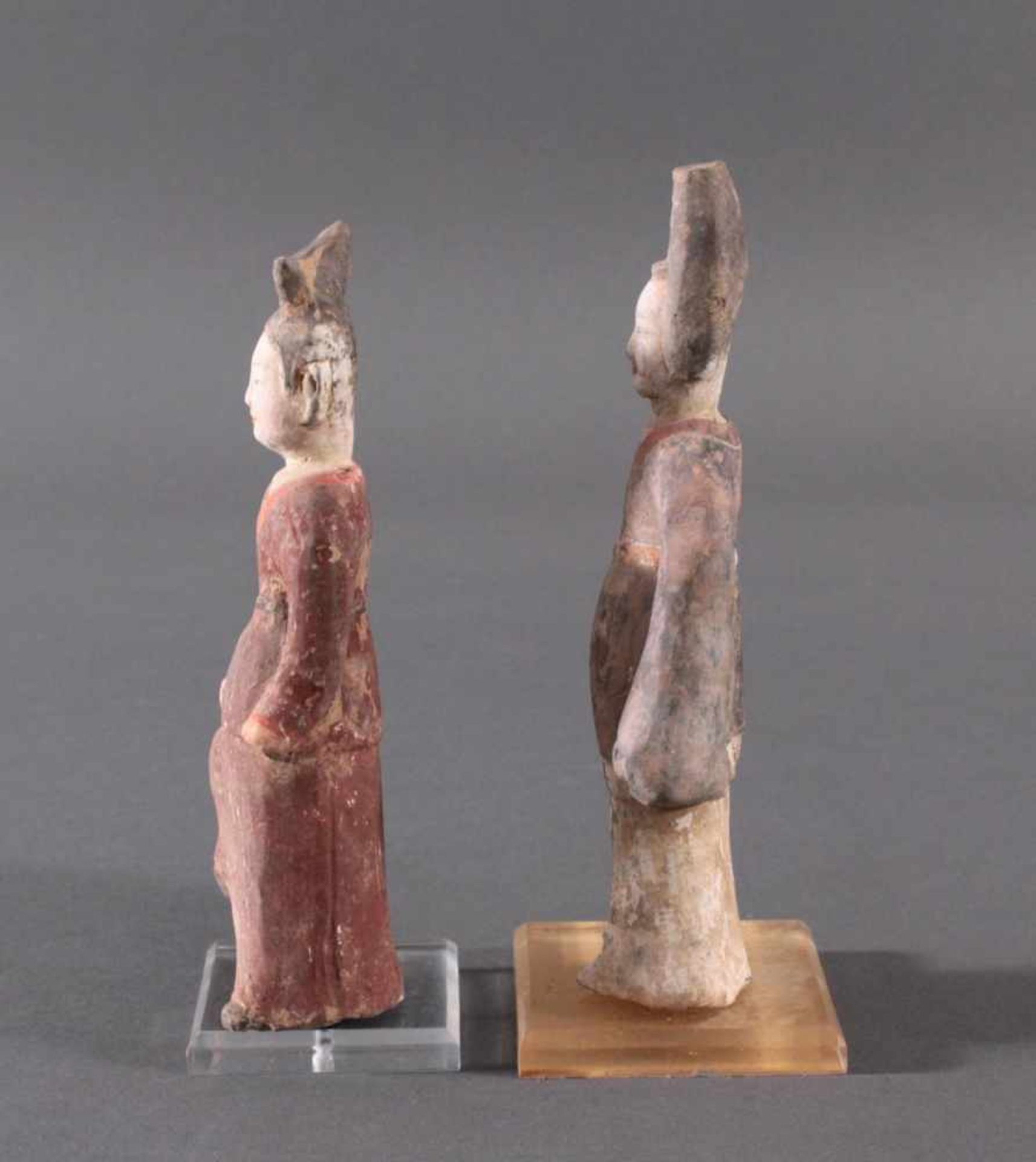 China TANG-Dynastie, 2 Figuren aus TonBeide Figuren sind ausführlich, mit teils sehr feinen - Image 4 of 8