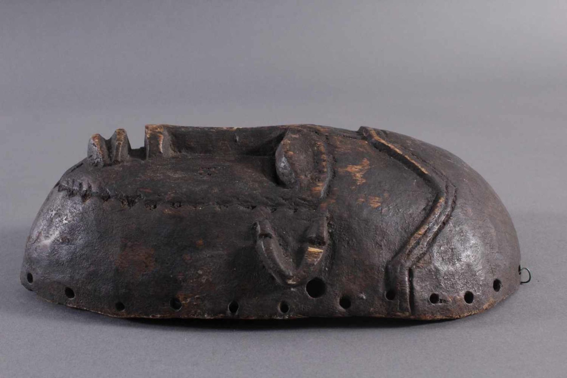 Antike Maske, Kwele-GabunHolz, geschnitzt, dunkle Patina, Narbentatauierung, ca. L-27 cm- - -20.00 % - Image 3 of 6