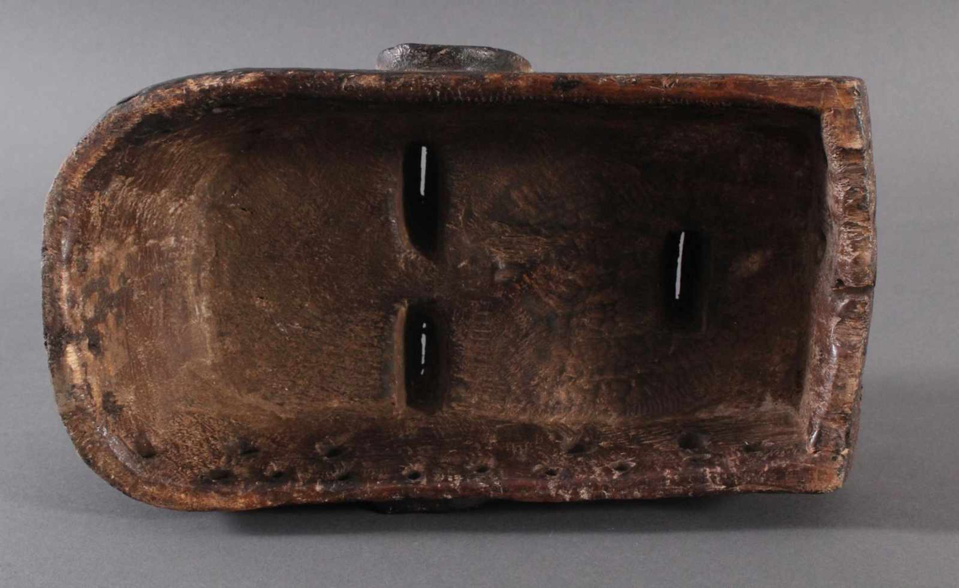 Antike Maske, Ngere, LiberiaHolz, geschnitzt, braun patiniert, Reste von weißer Kaolinbemalung, - Image 6 of 6