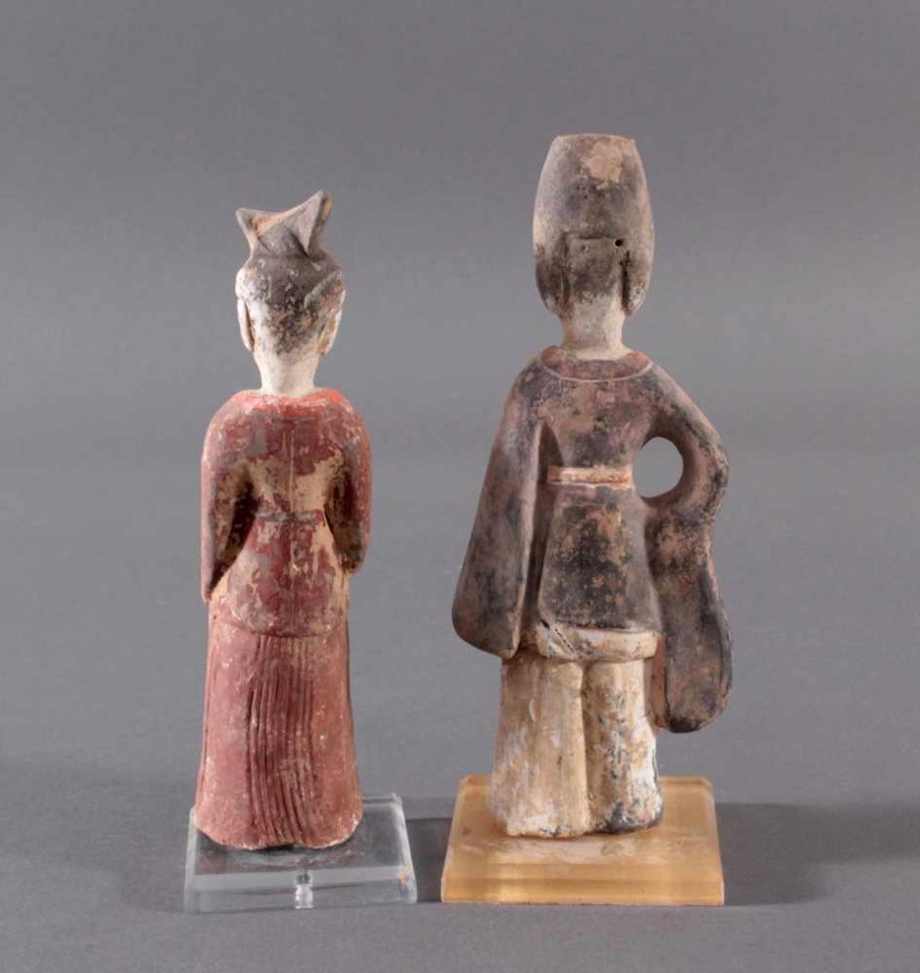 China TANG-Dynastie, 2 Figuren aus TonBeide Figuren sind ausführlich, mit teils sehr feinen - Image 2 of 8