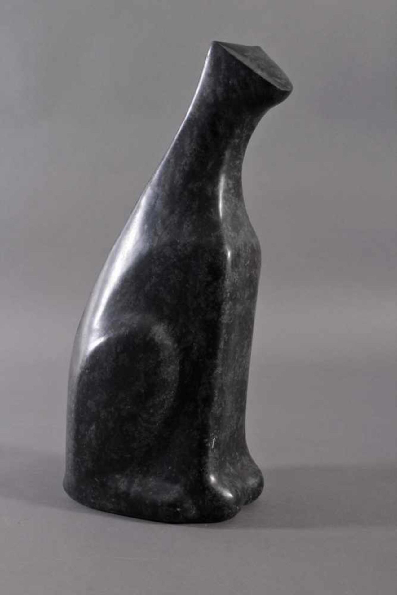 Steinskulptur "Katze"Schwarz / Grün, Höhe ca. 54,5 cm.- - -20.00 % buyer's premium on the hammer