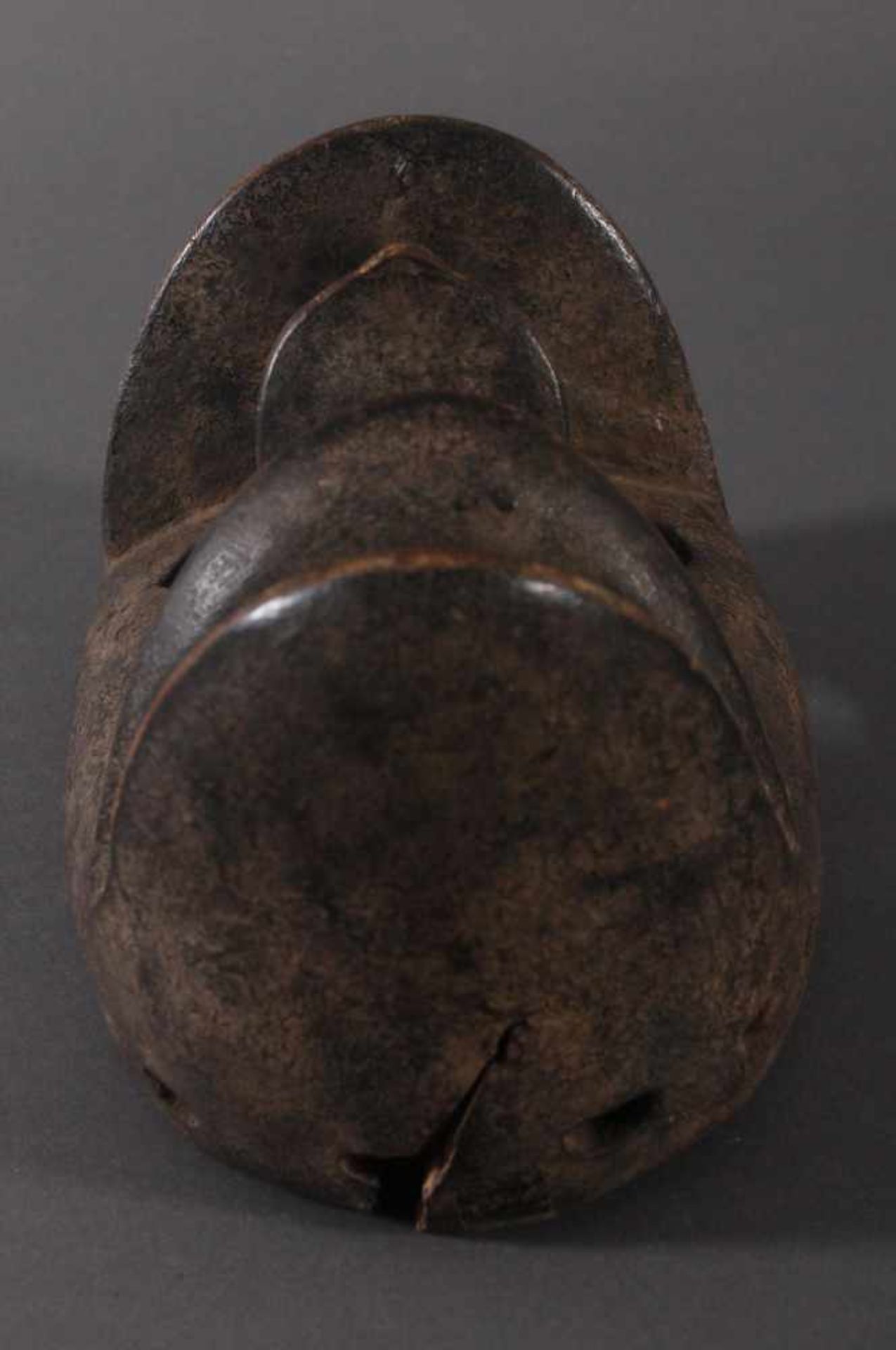 Antike Maske, Dan-Kran, ElfenbeinküsteHolz, geschnitzt, dunkel patiniert, nach vorne gewölbte Stirn, - Image 5 of 6