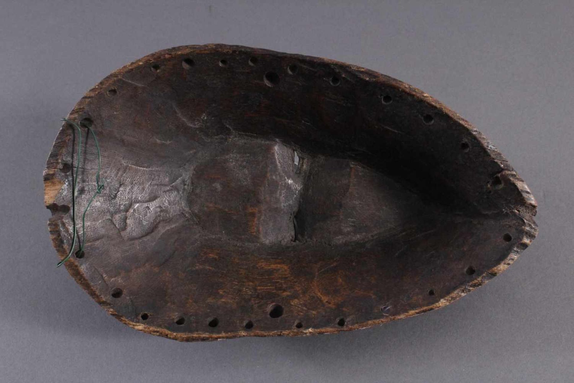 Antike Maske, Kwele-GabunHolz, geschnitzt, dunkle Patina, Narbentatauierung, ca. L-27 cm- - -20.00 % - Image 6 of 6