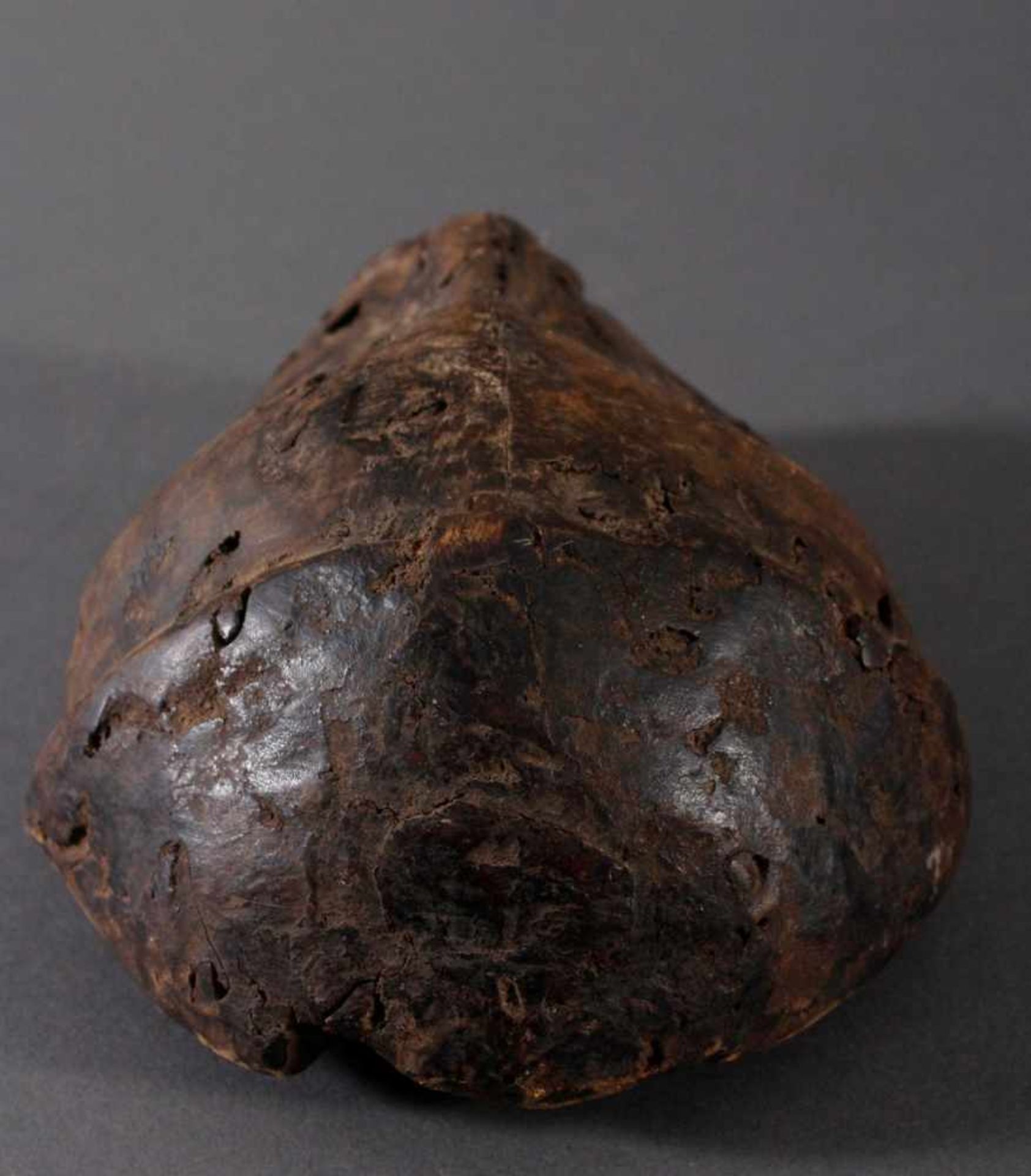 Antike kleine Maske, Lega, KongoLeichtes Holz, braune Patina. Ovale Form, stilisiertes Gesicht mit - Image 5 of 6